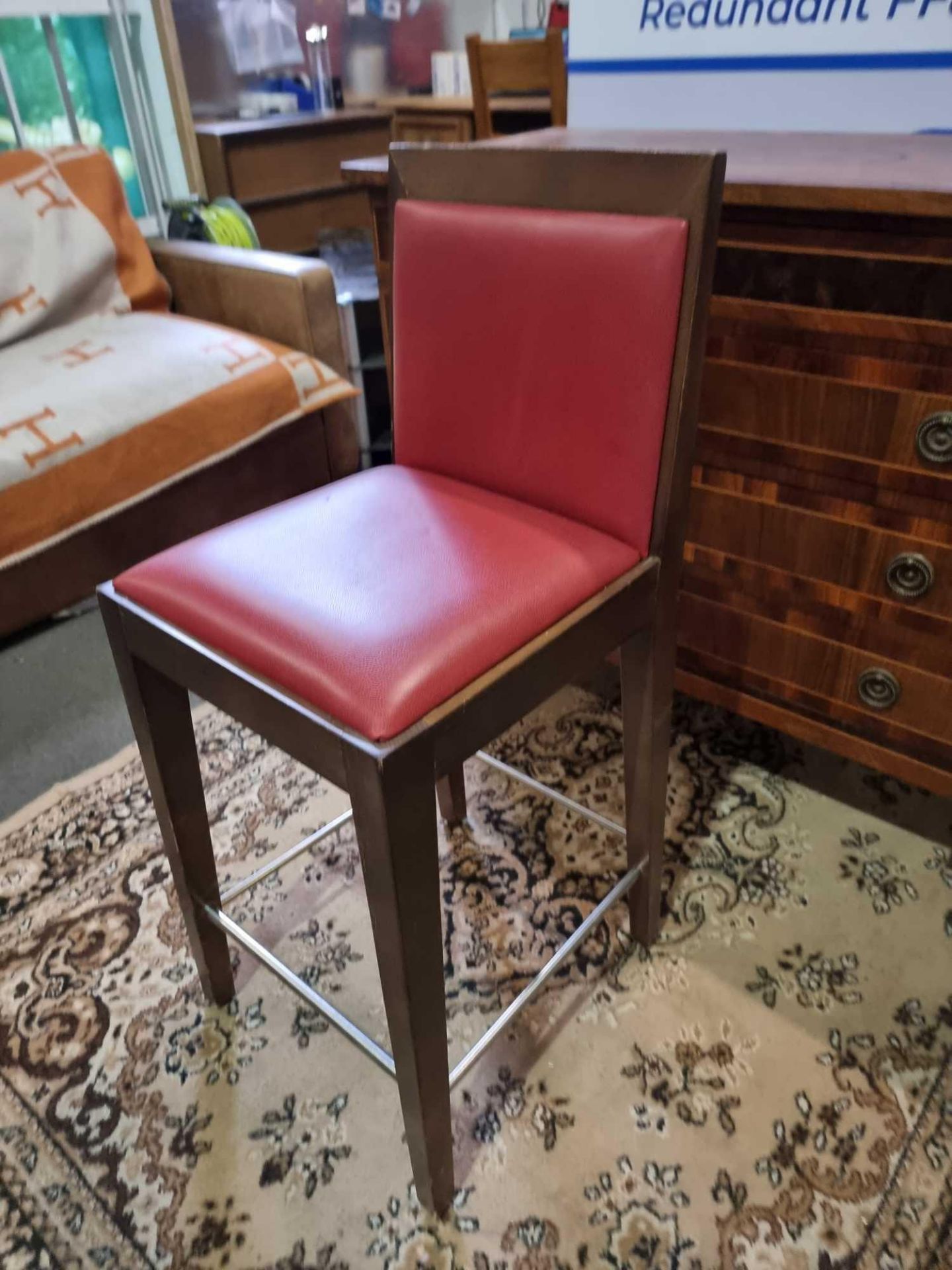 A Set Of 4 x Red Leather Wooden Framed Bar Stools Padded Back And Seat Pad With H Frame And - Image 2 of 5