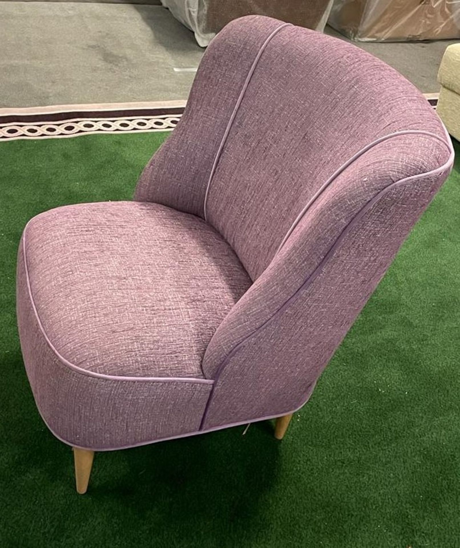 Lilac Chair With Wooden Legs 48 (P) 68 x (W) x 83 (H) (Chair11) - Bild 2 aus 2