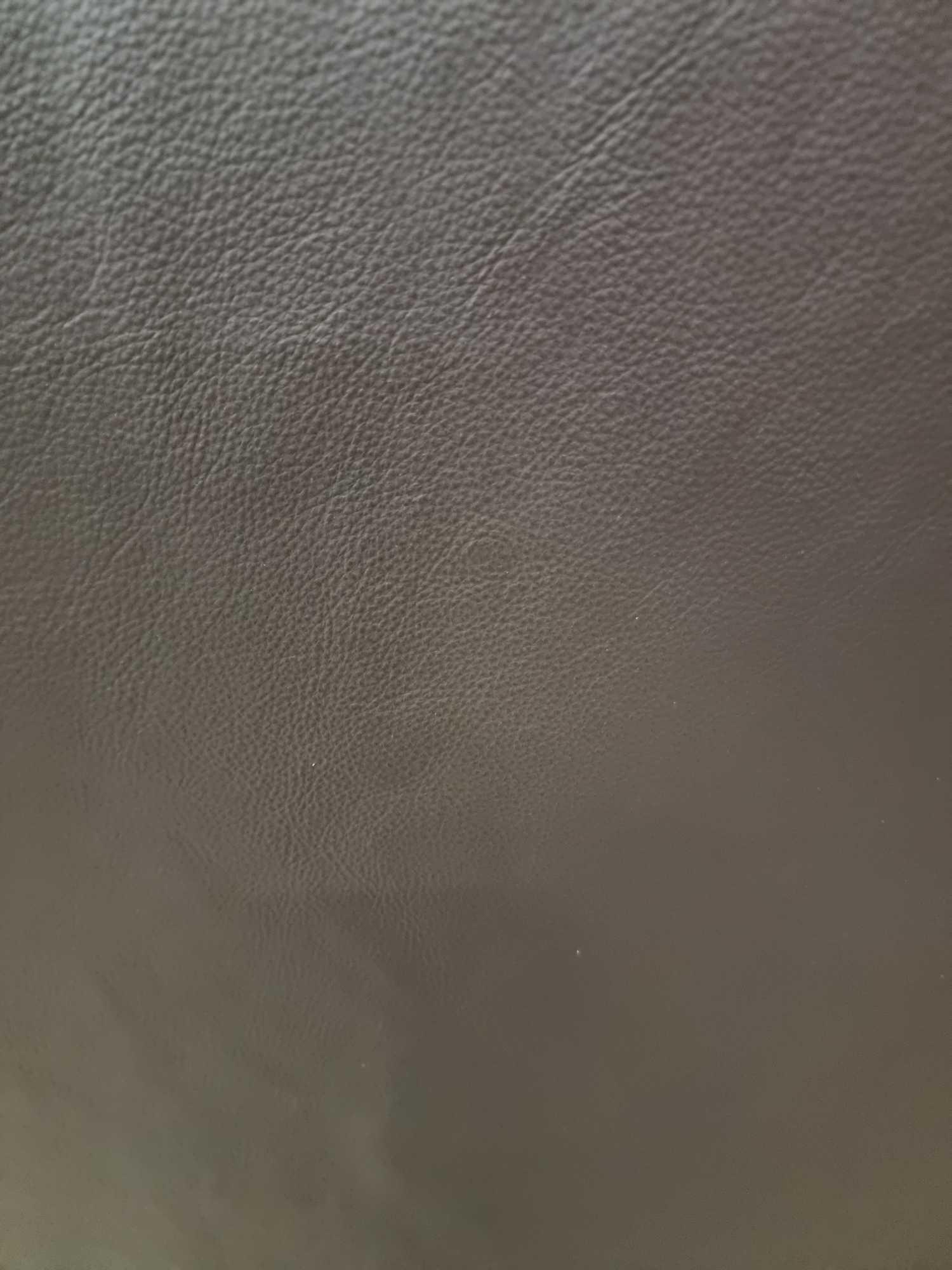 Yarwood Hammersmith Chocolate Leather Hide approximately 3 84M2 2 4 x 1 6cm ( Hide No,85) - Image 2 of 2