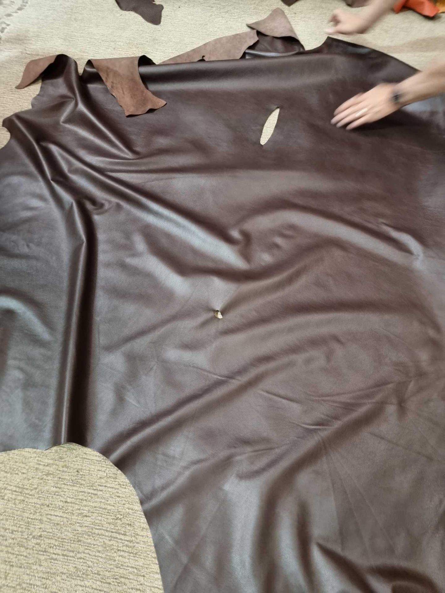 Chocolate Leather Hide approximately 2 72M2 1 7 x 1 6cm ( Hide No,138) - Bild 2 aus 2
