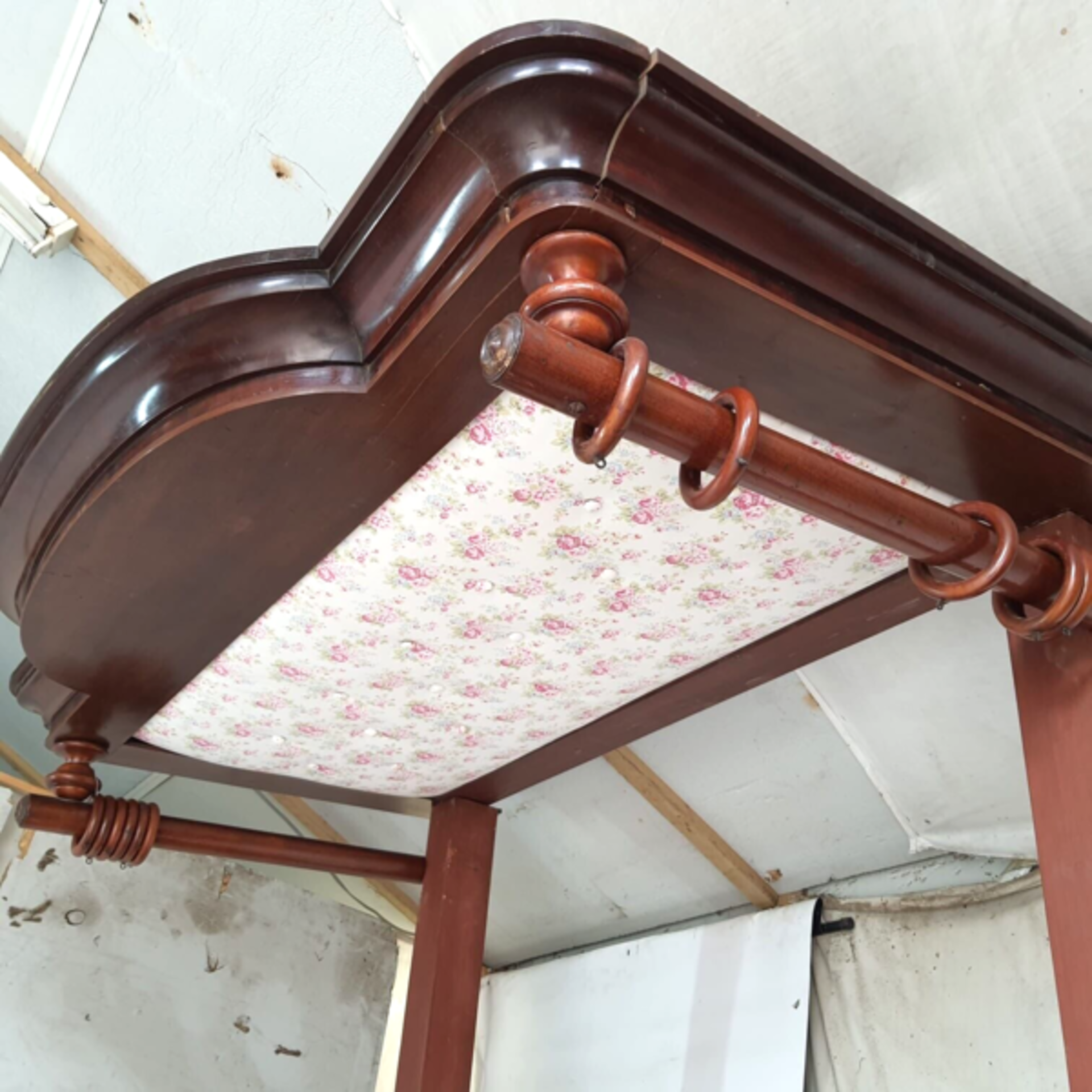 Victorian Mahogany 4ft6” Half Tester Bed The Bed Dates From Around 1860 It Has A Quarter Canopy Over - Bild 7 aus 13