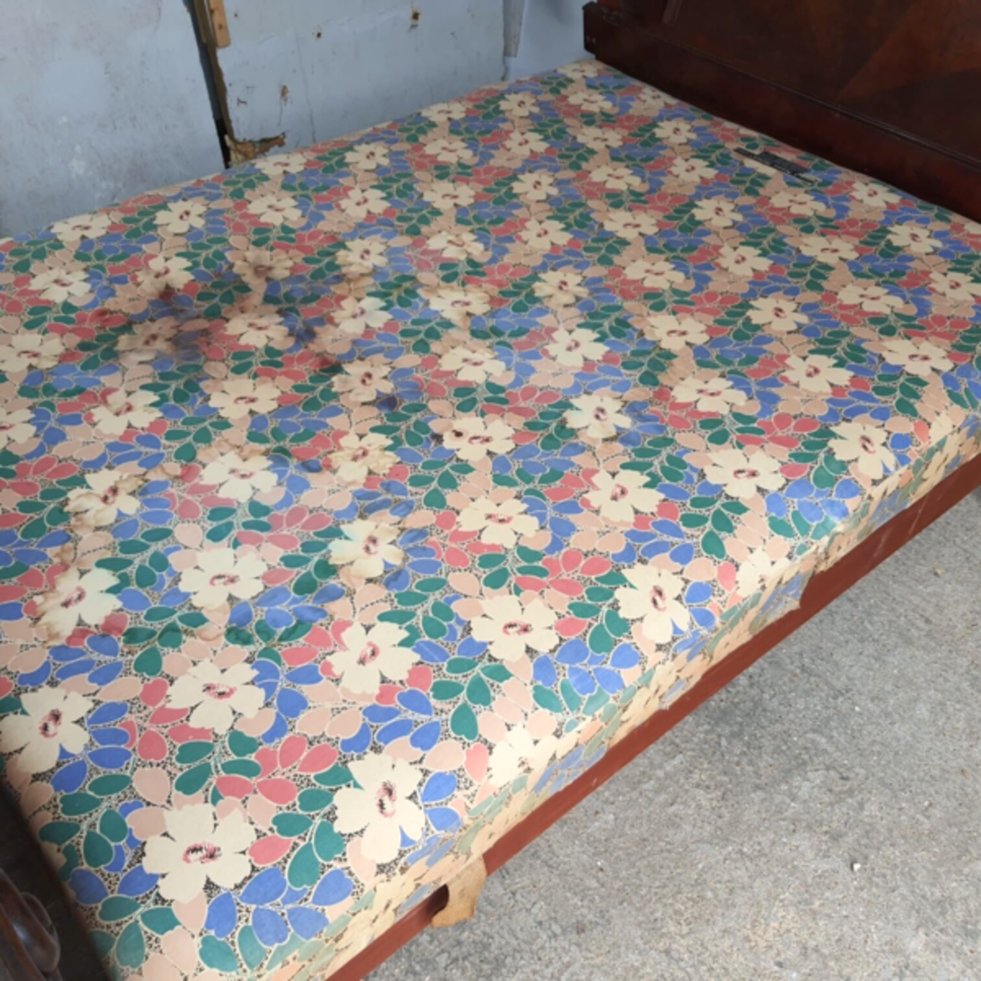 Victorian Mahogany 4ft6” Half Tester Bed The Bed Dates From Around 1860 It Has A Quarter Canopy Over - Bild 11 aus 13