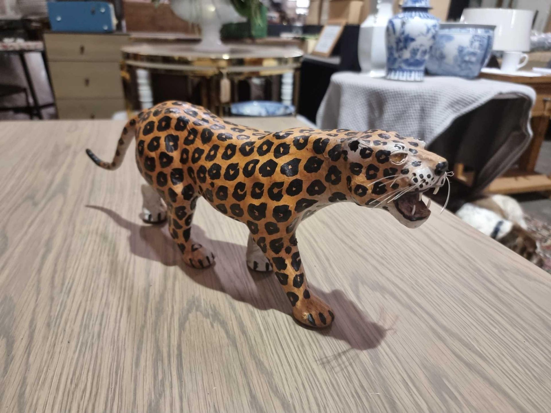 Leather Wrapped Spotted Leopard With Glass Eyes Leopard Has Glass Eyes And Is Hand Made With A Layer - Bild 4 aus 5
