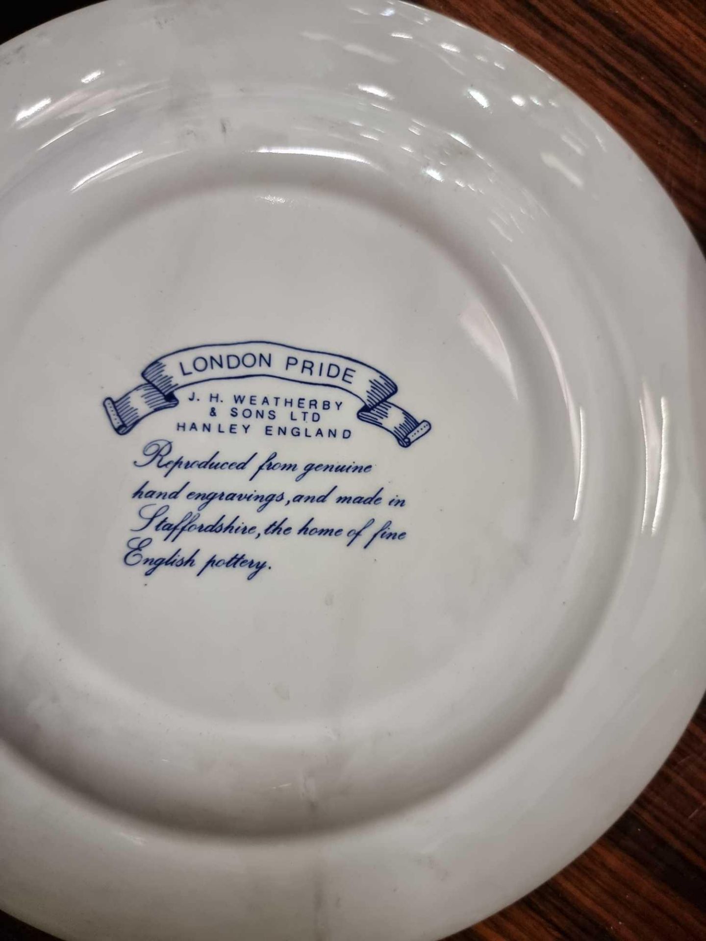 2 x J H Weatherby and Sons London Pride Ceramic Decorative Plates - Bild 4 aus 5