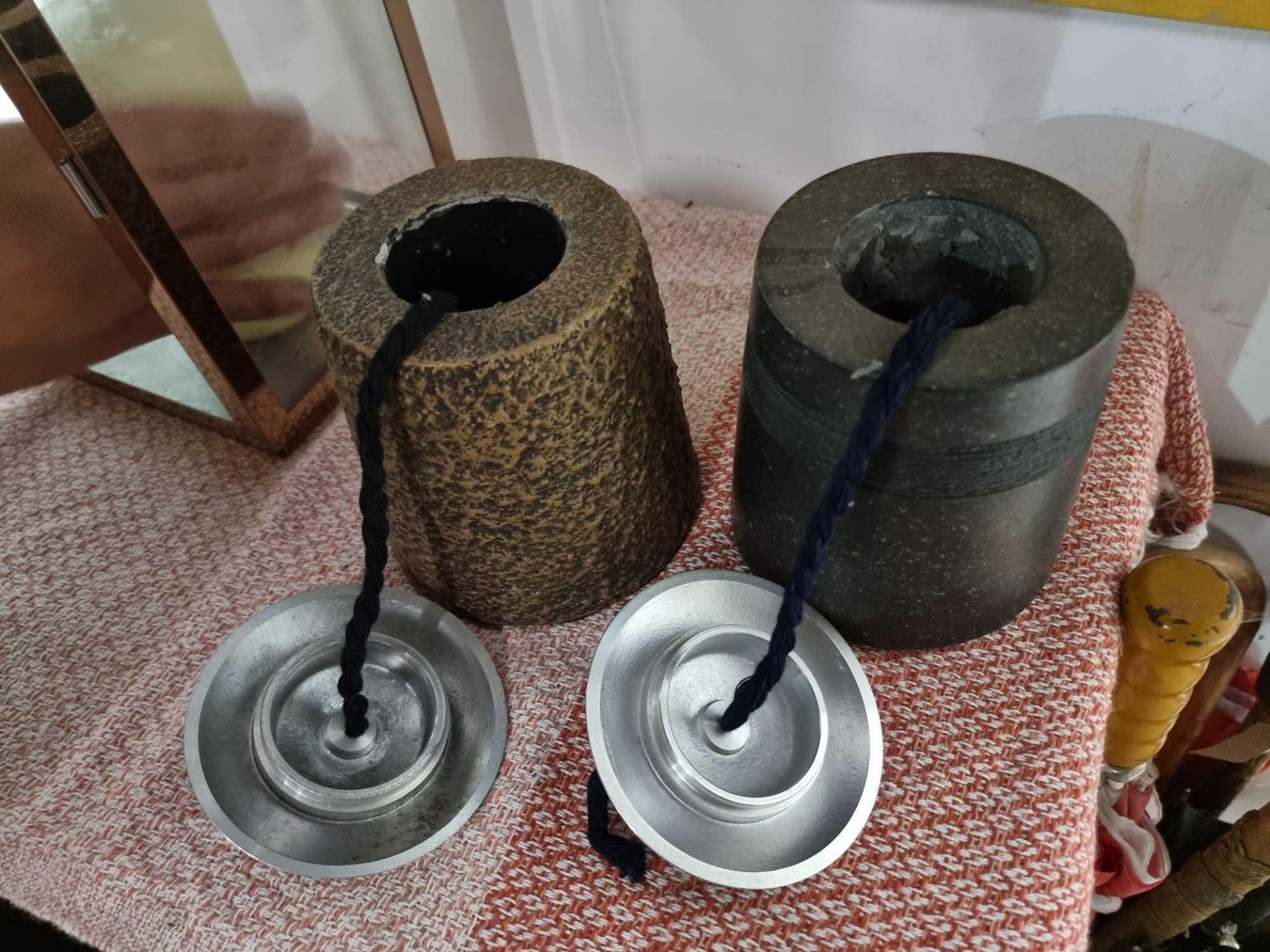 2 x Decorative Stone Pots With Metal Lid With Cotton Rope Wick Potentially A Room Incense Pots - Image 4 of 4