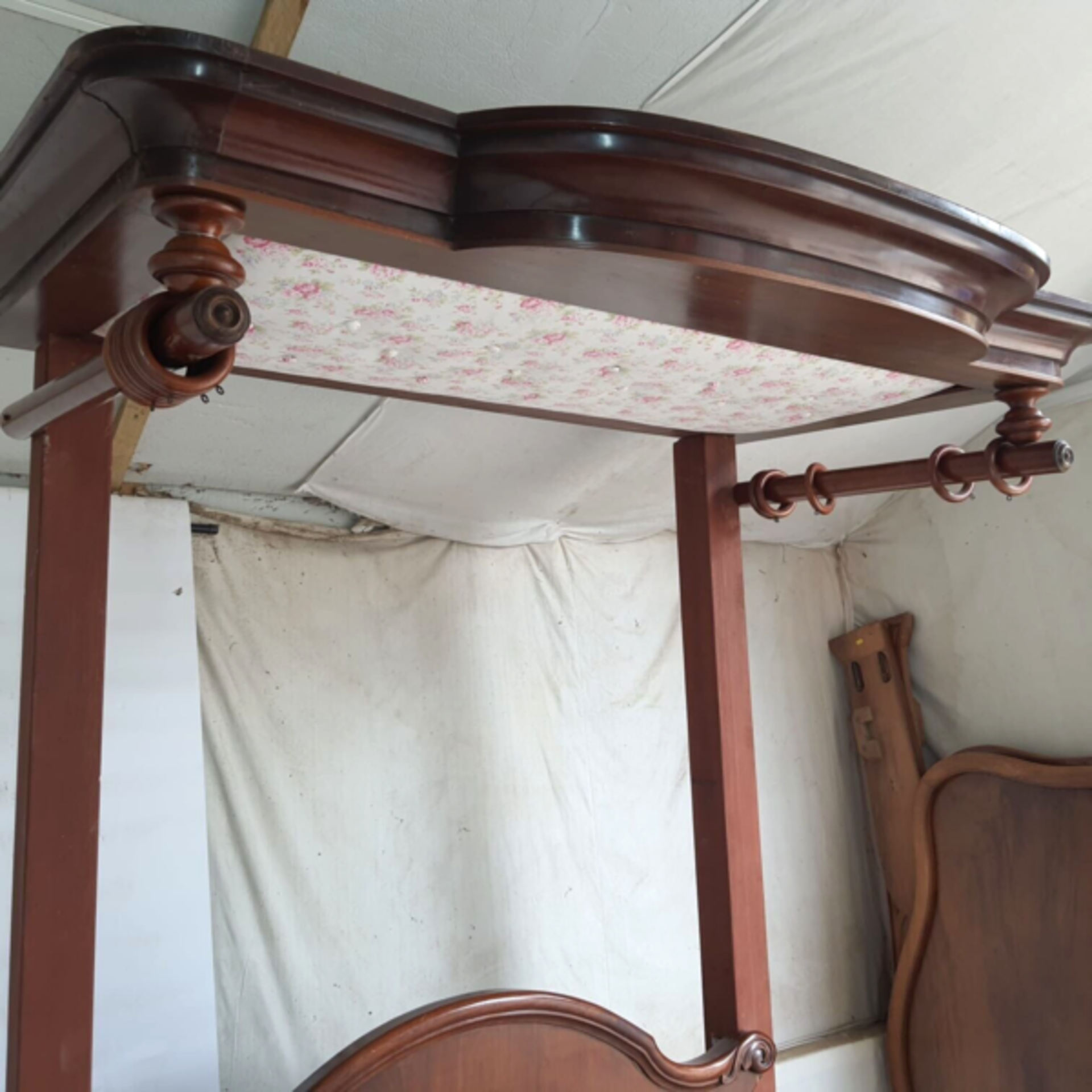 Victorian Mahogany 4ft6” Half Tester Bed The Bed Dates From Around 1860 It Has A Quarter Canopy Over - Bild 9 aus 13