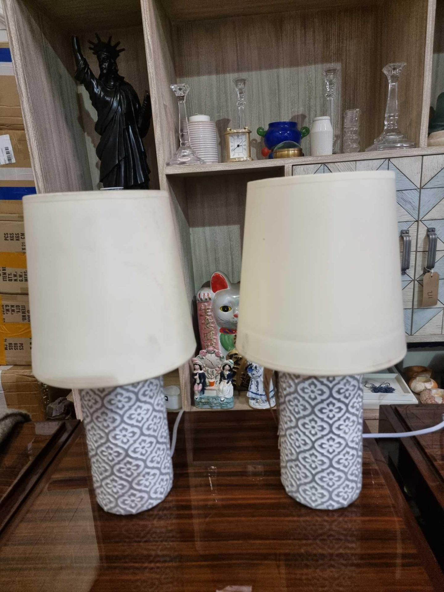 A Pair Of Quatrefoil Cylinder Table Lamp Unique Cylindrical Cement -Base With Shade 42cm - Bild 2 aus 3