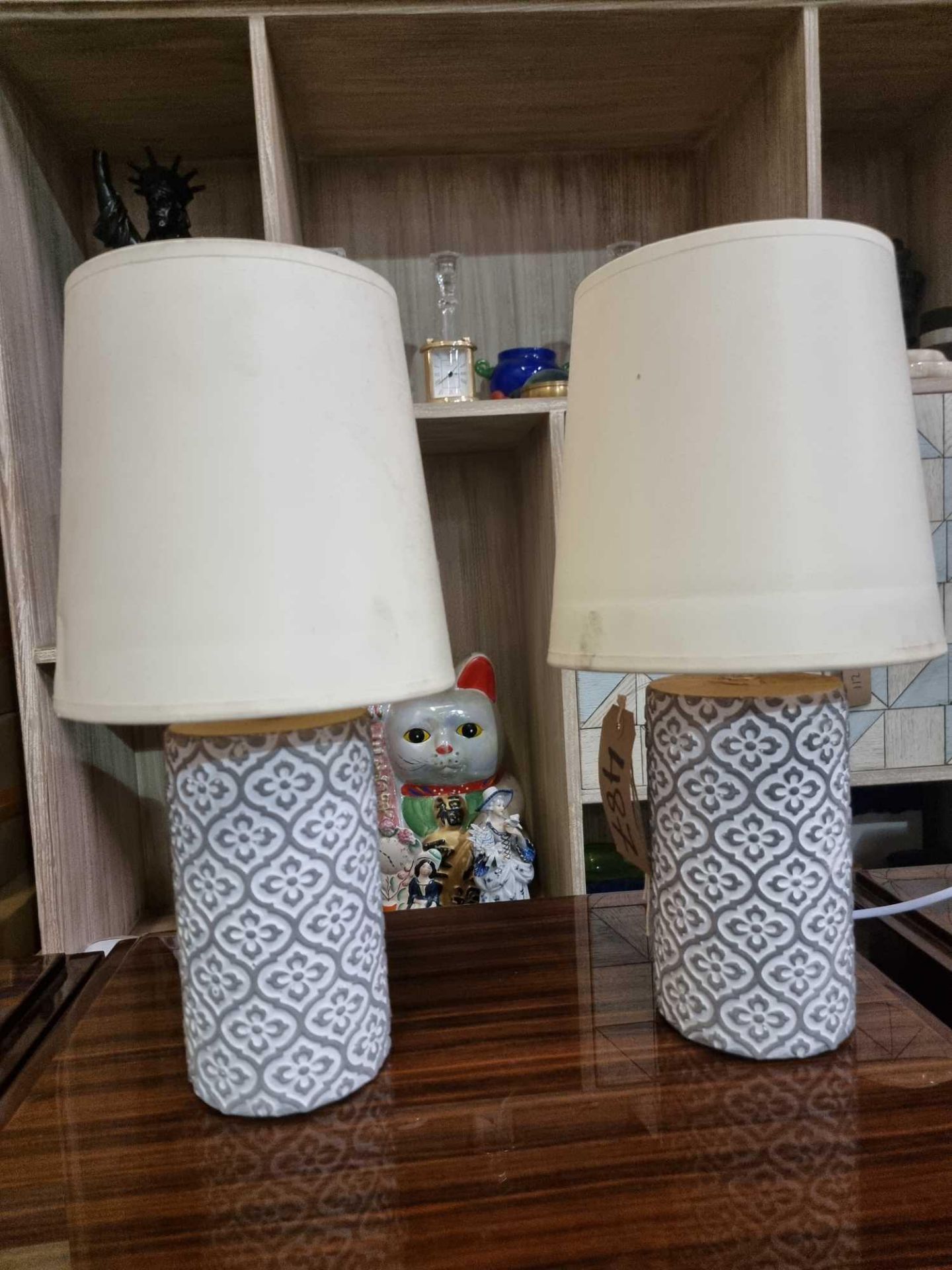 A Pair Of Quatrefoil Cylinder Table Lamp Unique Cylindrical Cement -Base With Shade 42cm - Bild 3 aus 3