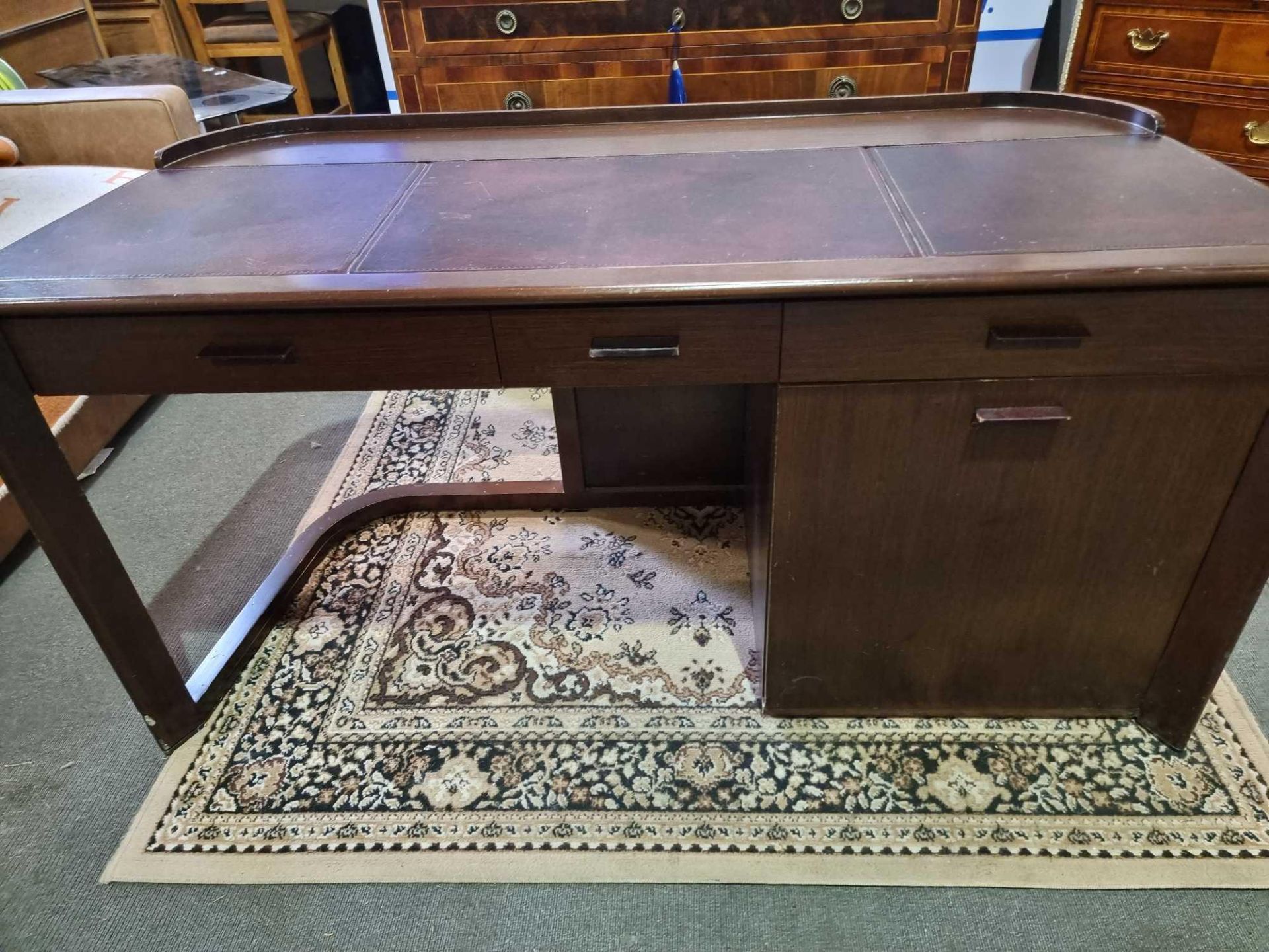 David Salmon Writing Desk The Shaped Top With Inlay Writing Surface Above Three Drawers And An Under - Bild 3 aus 7