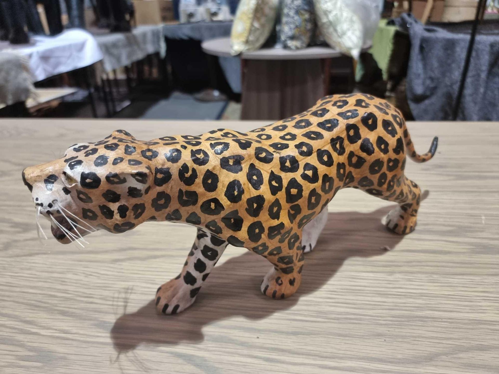 Leather Wrapped Spotted Leopard With Glass Eyes Leopard Has Glass Eyes And Is Hand Made With A Layer - Bild 2 aus 5