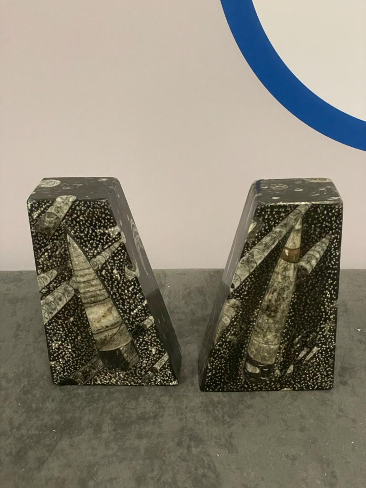 A Pair Of Black Marble Book Ends 16 Cm High ( CP1333) - Image 2 of 2