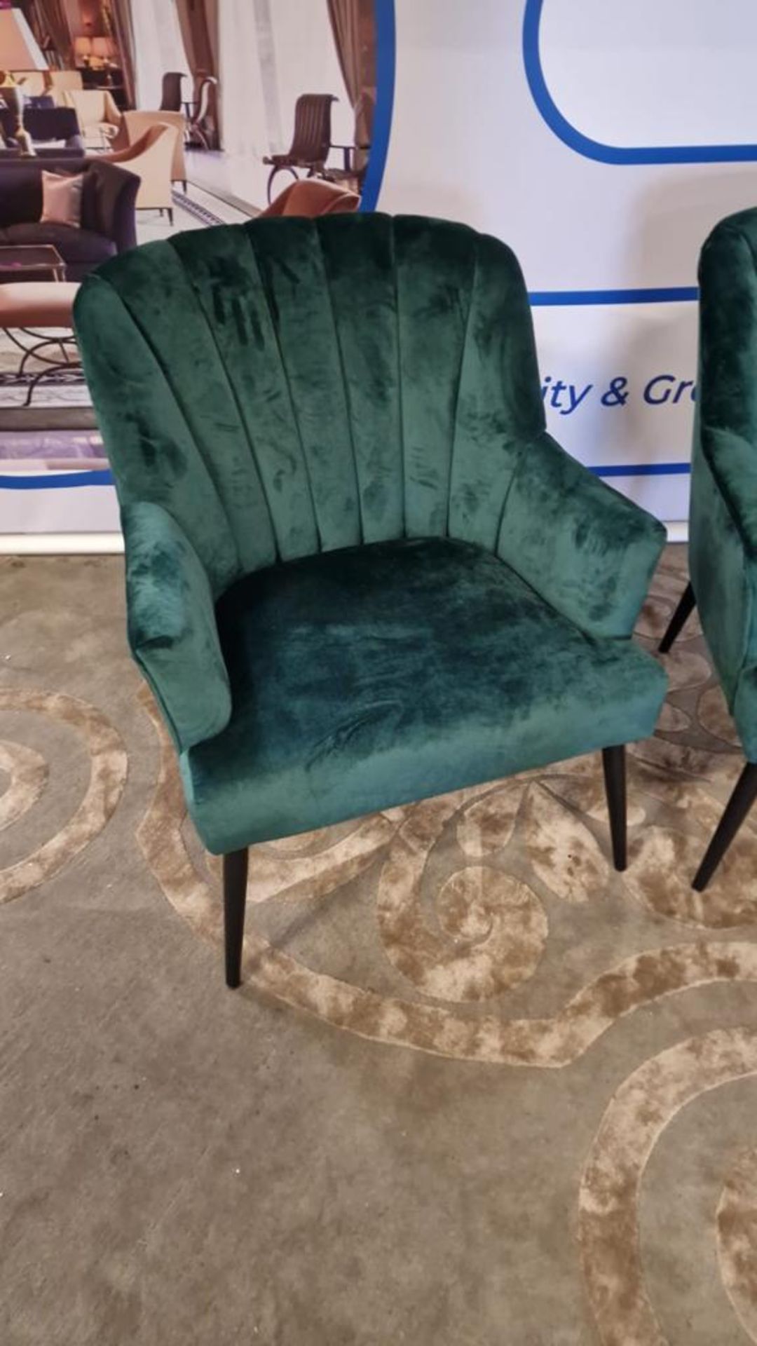 Oyster Accent Armchair Forest Green Velvet Crafted With A Curved Shell Back, Inspired By Traditional - Bild 2 aus 3