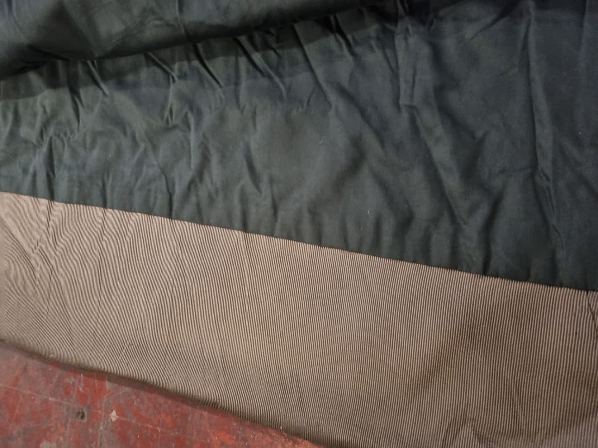 A pair of silk curtains olive lined striped black lined back 144 x 270cm ( width x drop) ( LOC: - Bild 3 aus 4