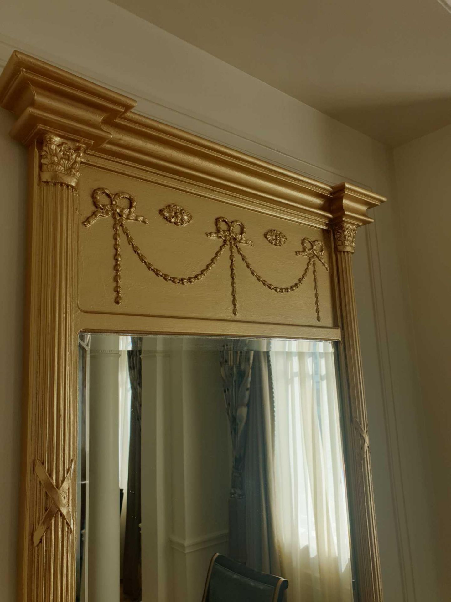 Neoclassic Style Giltwood Pier Mirror Flanked By Spirally-Turned Half Pilasters The Frieze With - Bild 3 aus 3