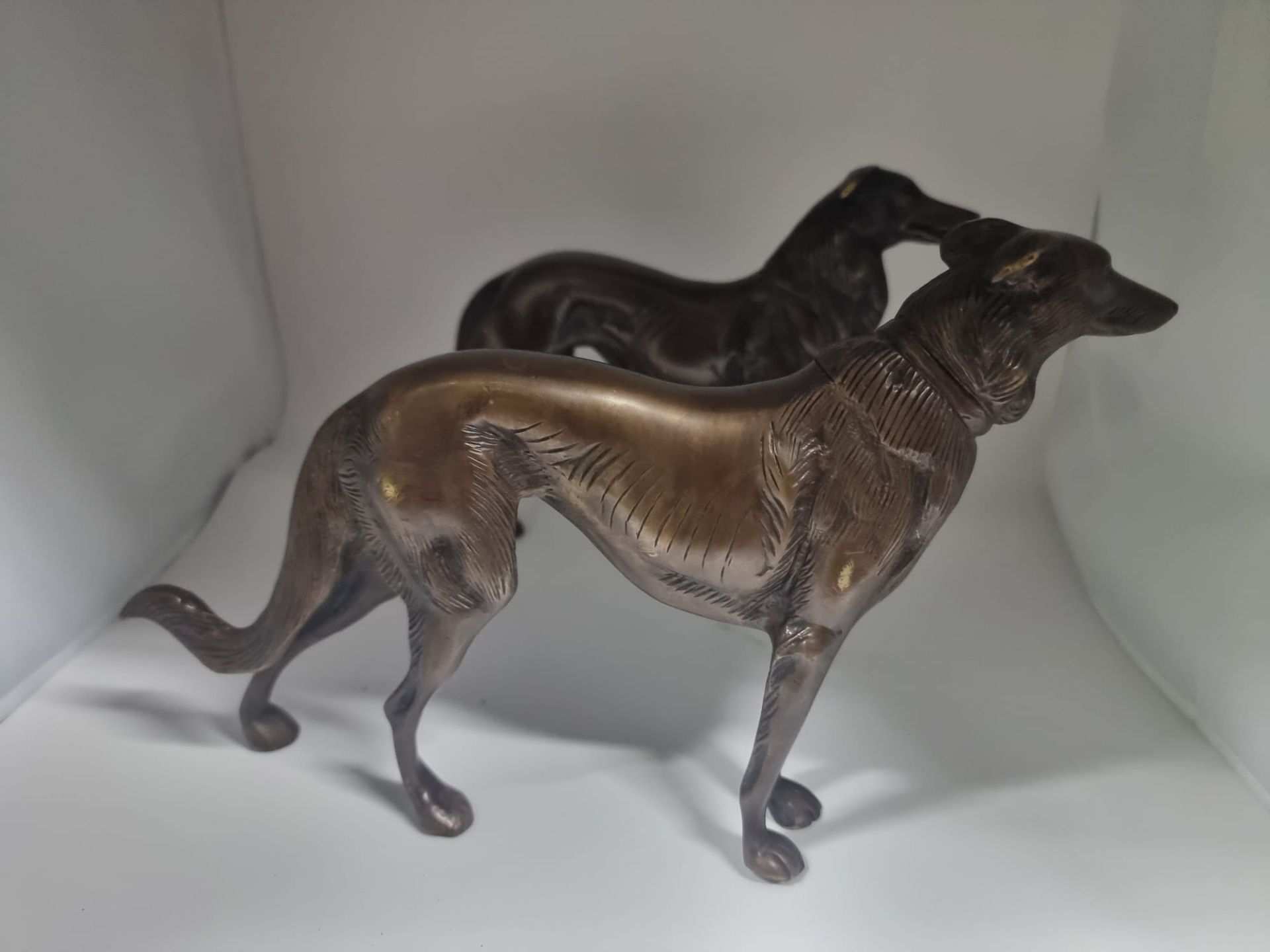 A pair of cast bronze Saluki dog sculptures 16cm tall each Longest is 28cm and shortest is 24cm - Image 3 of 8