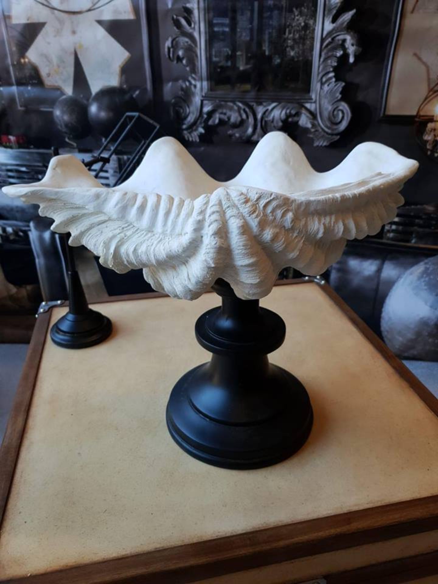 Giant Clam Shell On Stand Objets d'Art Decorative Accessories Depicting A Giant Clam On Stand 15 X