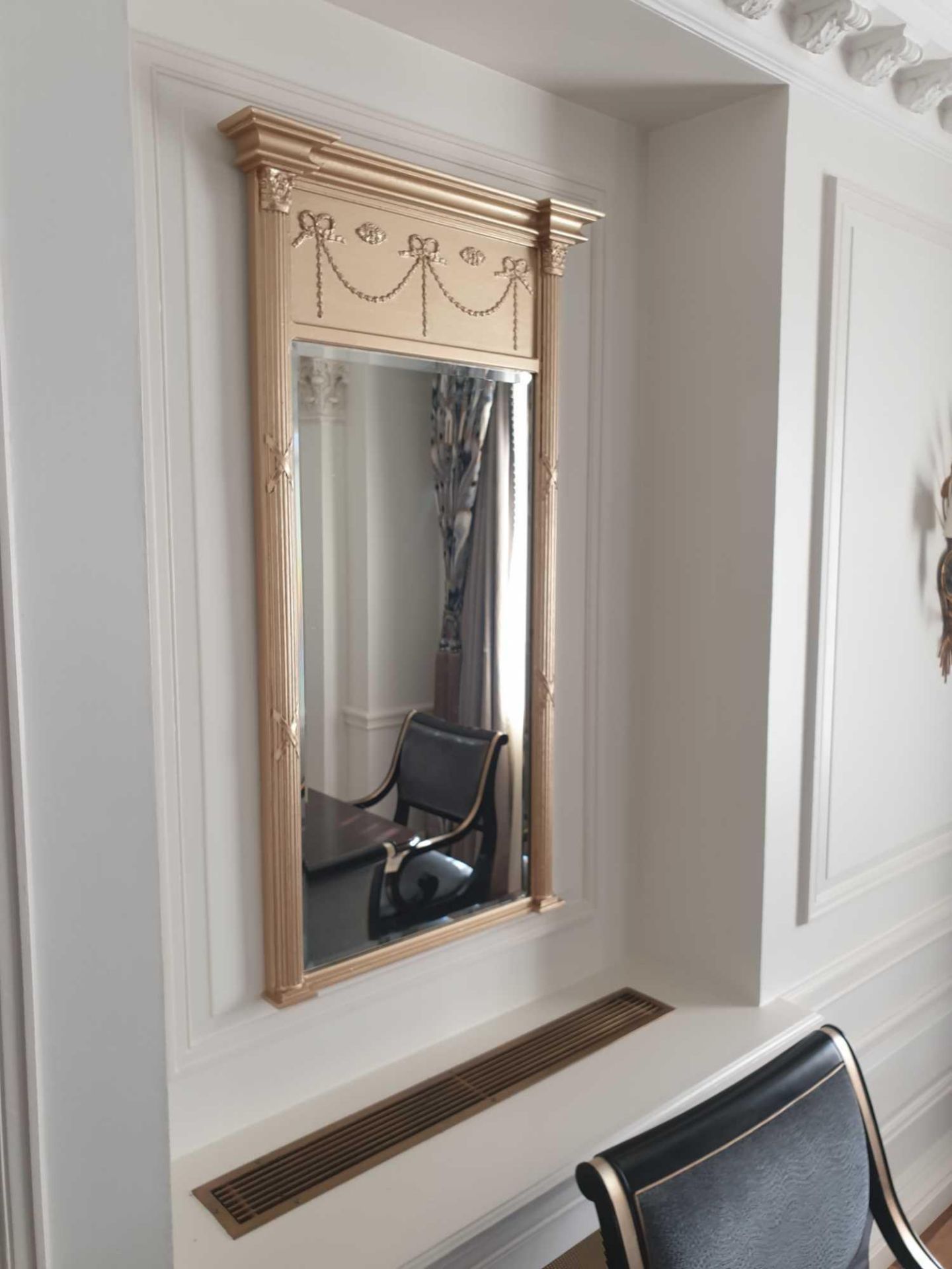 Neoclassic Style Giltwood Pier Mirror Flanked By Spirally-Turned Half Pilasters The Frieze With - Bild 2 aus 3