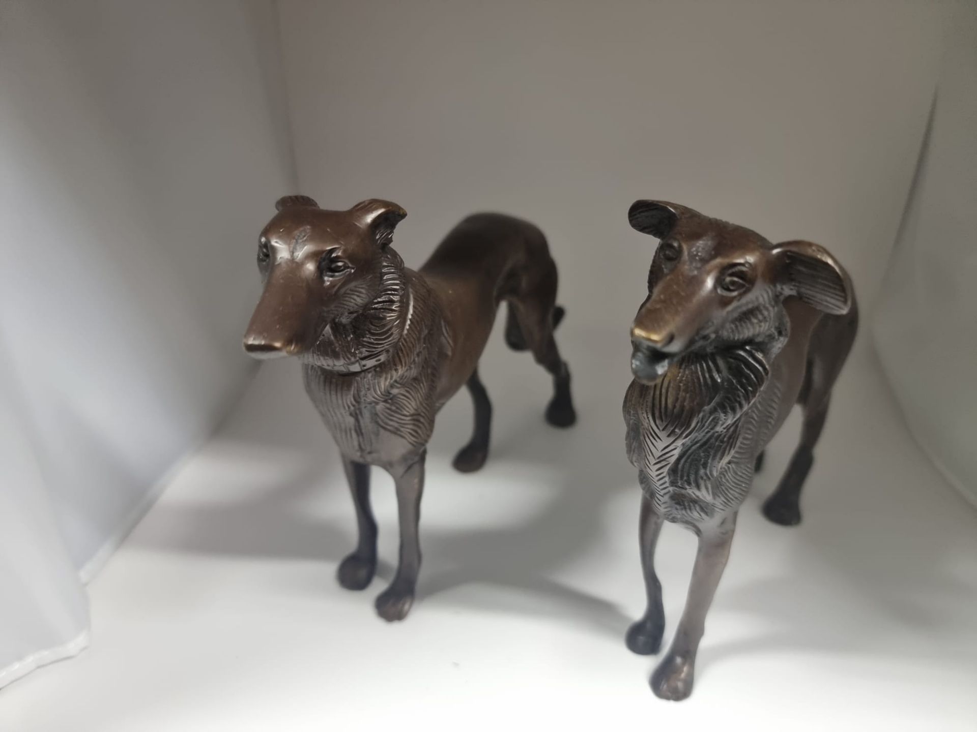 A pair of cast bronze Saluki dog sculptures 16cm tall each Longest is 28cm and shortest is 24cm - Bild 6 aus 8