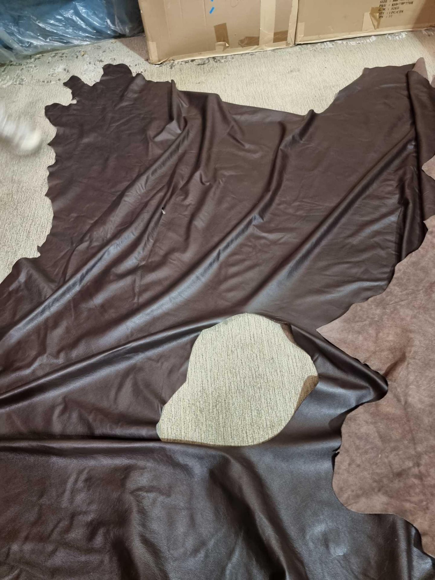 Chocolate Brown Leather Hide approximately 3 23M2 1 9 x 1 7cm ( Hide No,203) - Image 2 of 2