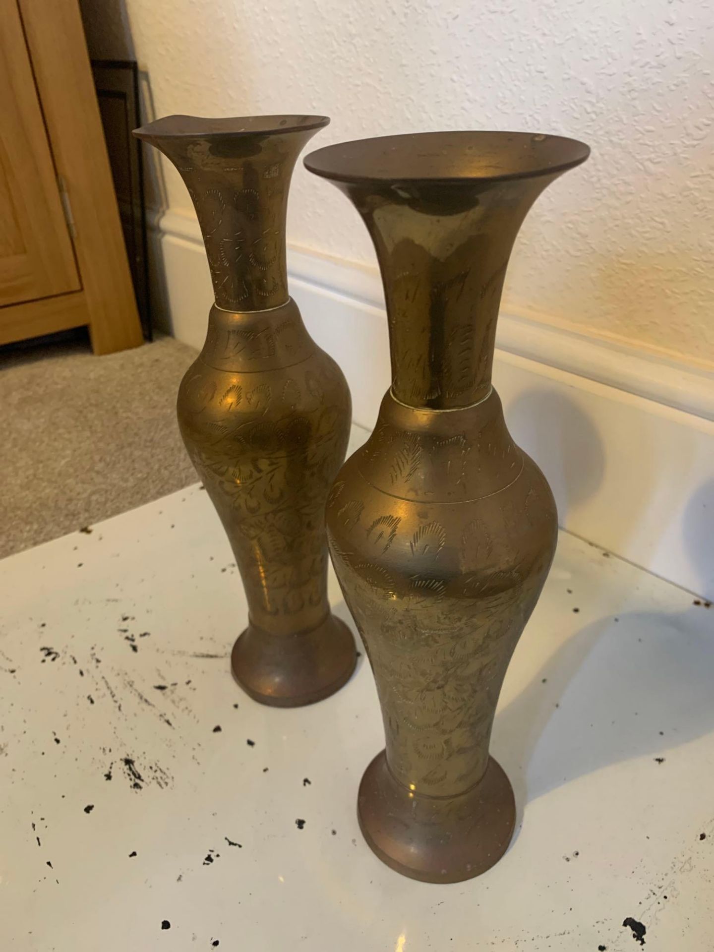 A Pair Of Baluster Form Brass Etched Vases Most Likely Originated In India Mid 20th Century 30cm - Bild 5 aus 5