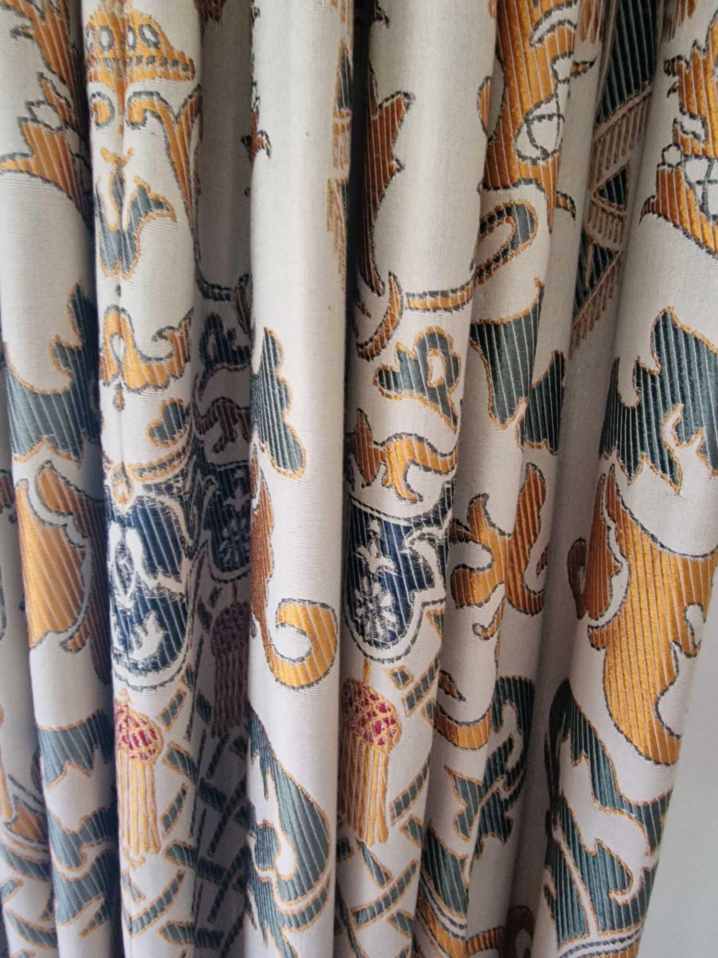 2 x Pairs Of Heavy Embossed Fully Lined Jacquard Drapes With A Repeating Leaf Pattern Complete - Bild 2 aus 6