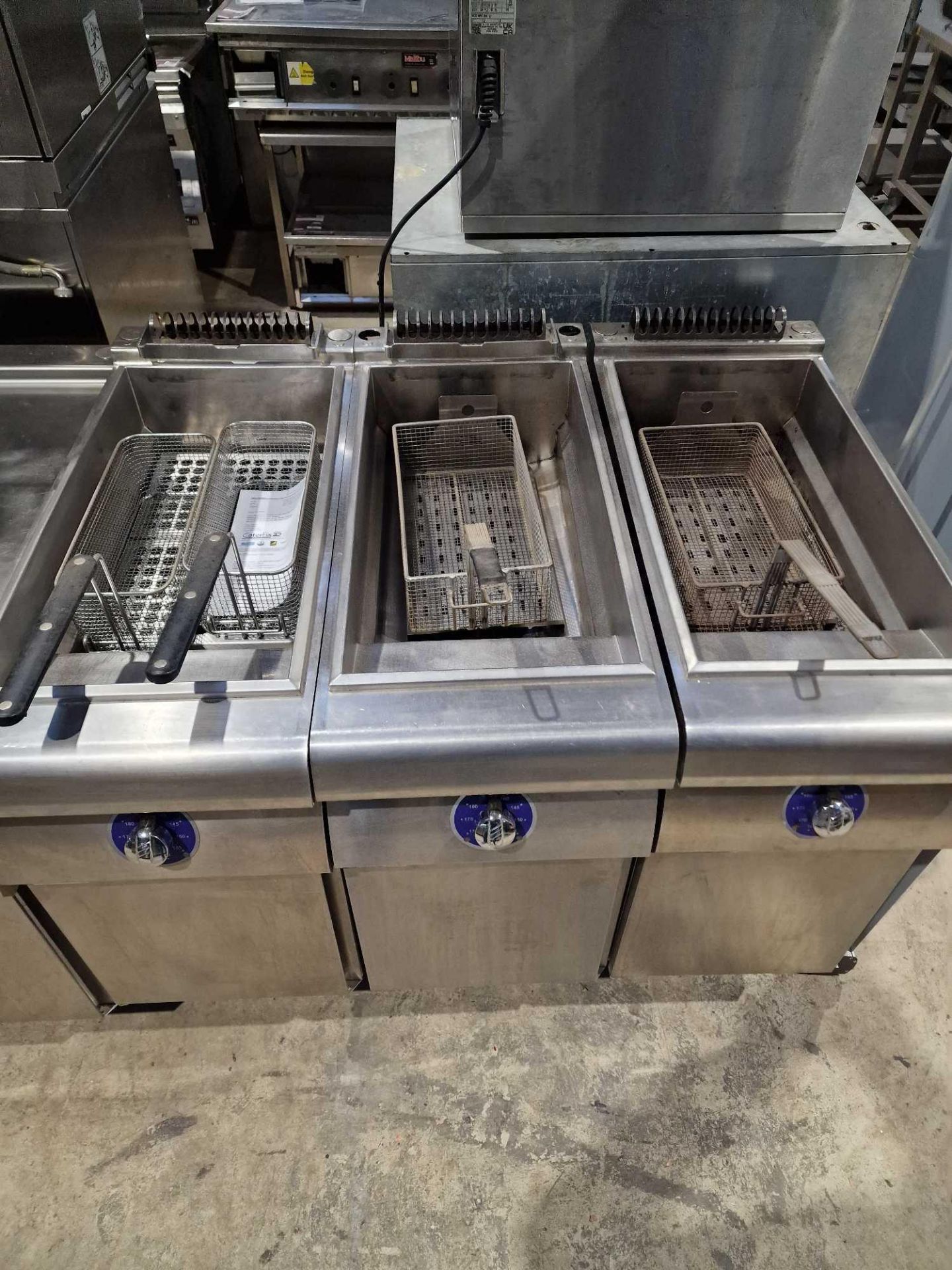 Complete Bonnet Line Comprising of; 2x gas 4 burners with oven Model B1A9FV8FG.8FG.1OAL - Image 9 of 10