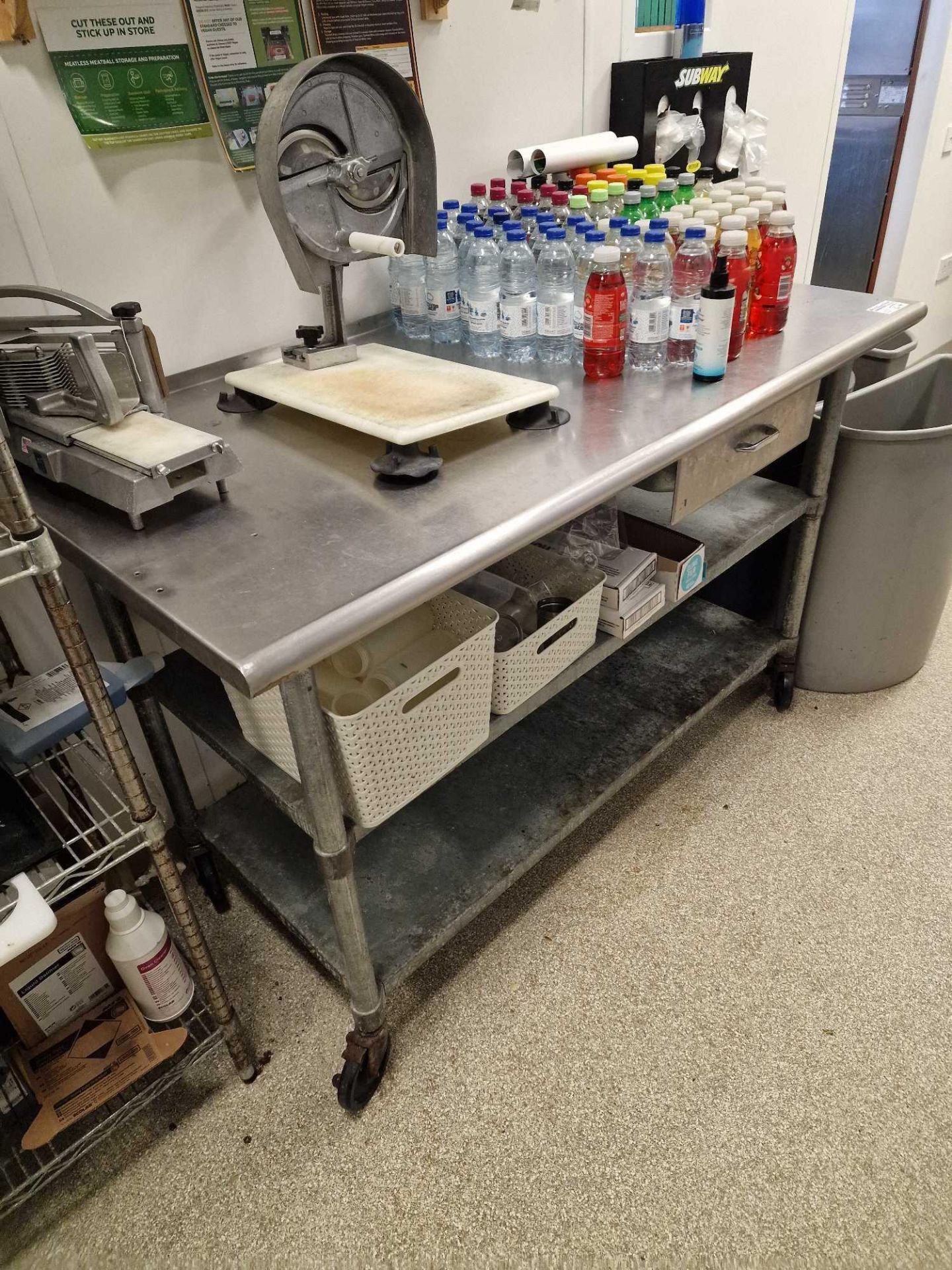 Stainless steel mobile preparation table with two undershelves and drawer 1530 x 760 x 950mm - Image 2 of 2