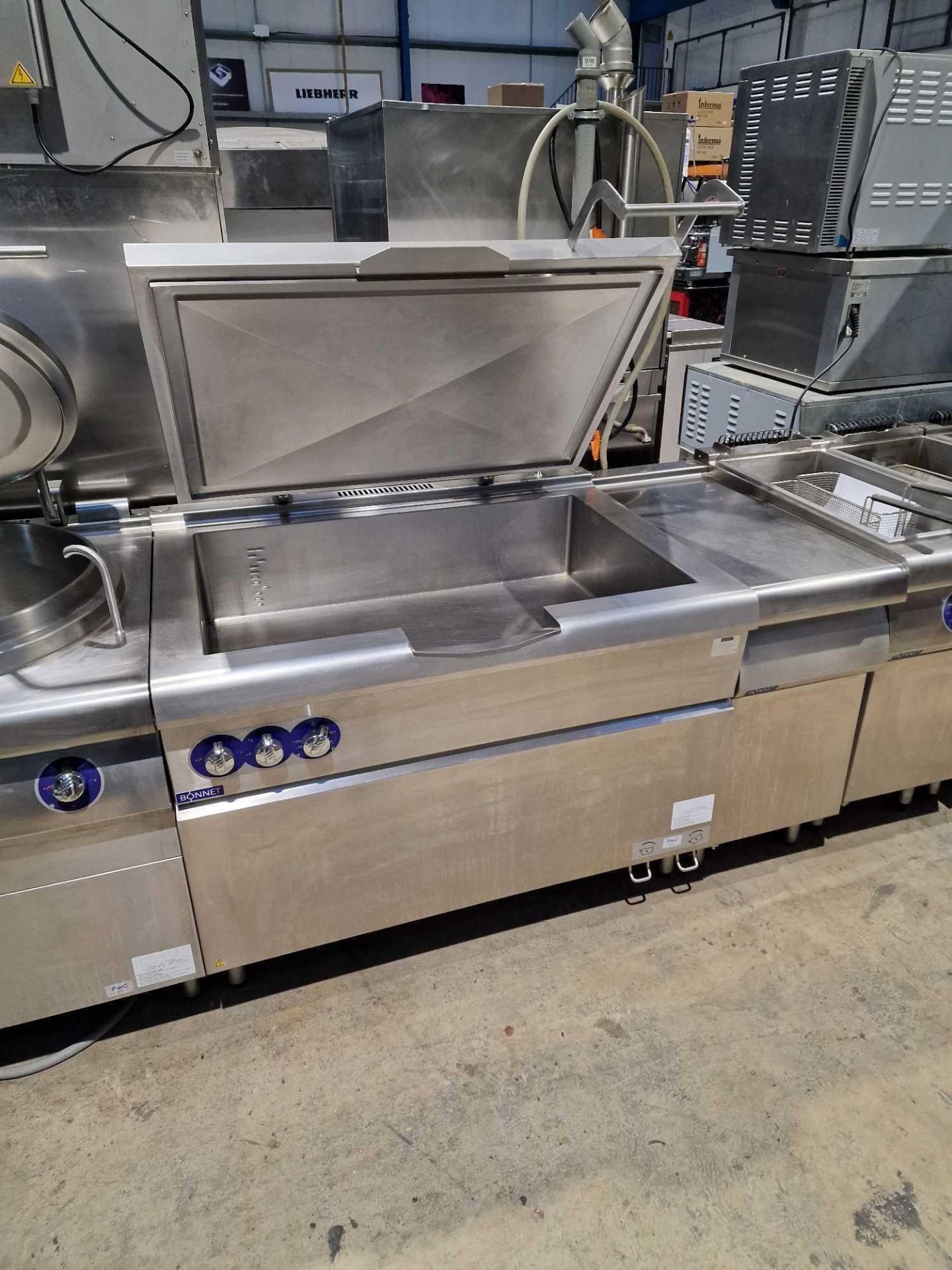 Complete Bonnet Line Comprising of; 2x gas 4 burners with oven Model B1A9FV8FG.8FG.1OAL - Bild 5 aus 10