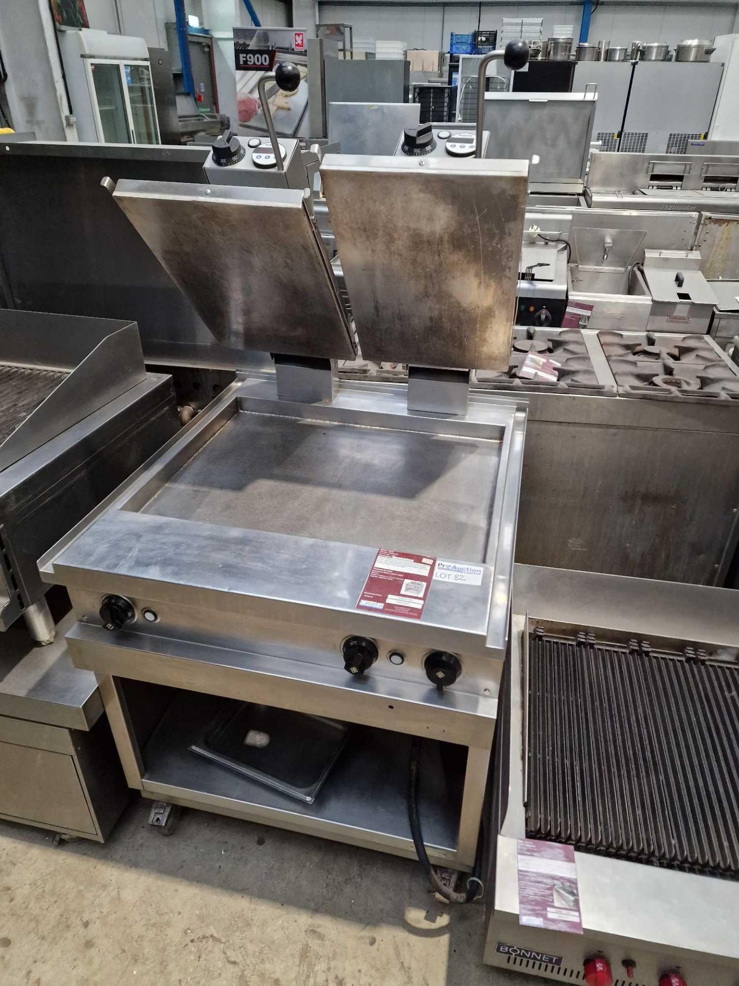 MKN Floor Standing Clamp Grill Tech Spec: 3 phase, 8000x800x900mm Model 2021115