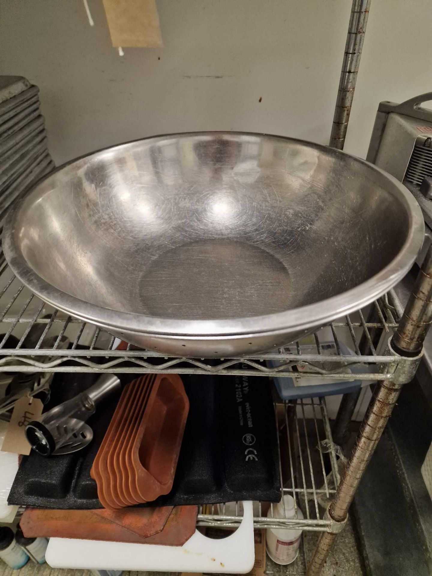 2 x Stainless steel Colanders & 2 Stainless Steel mixing bowls - Image 2 of 3