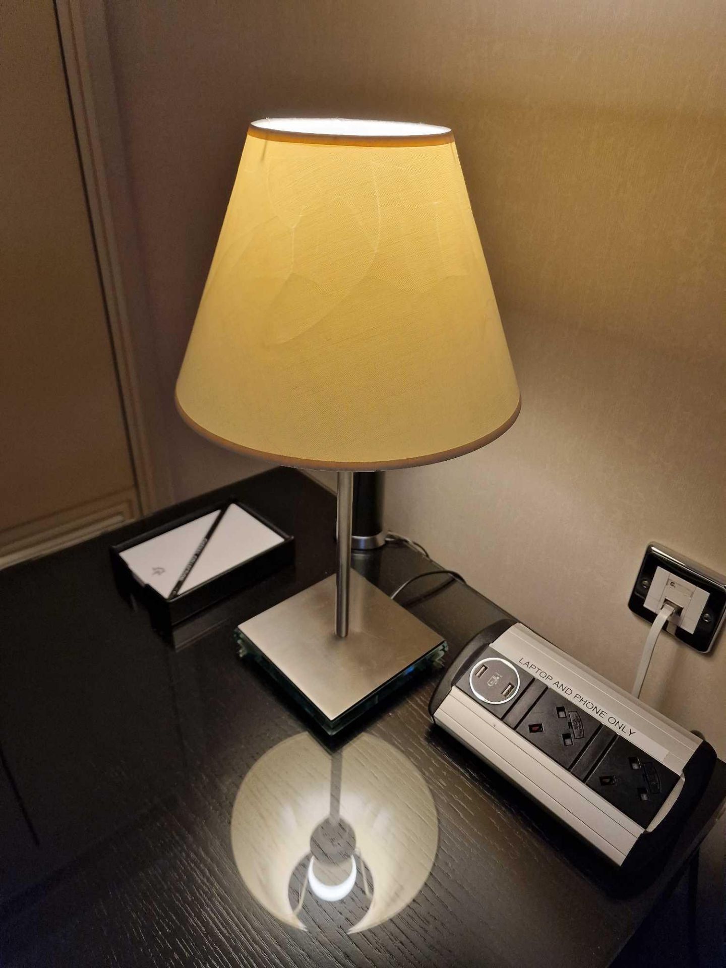 A pair of Lucien Gau Paris LG Paris glass plinth and stainless steel table lamps with shade 46cm - Bild 2 aus 2