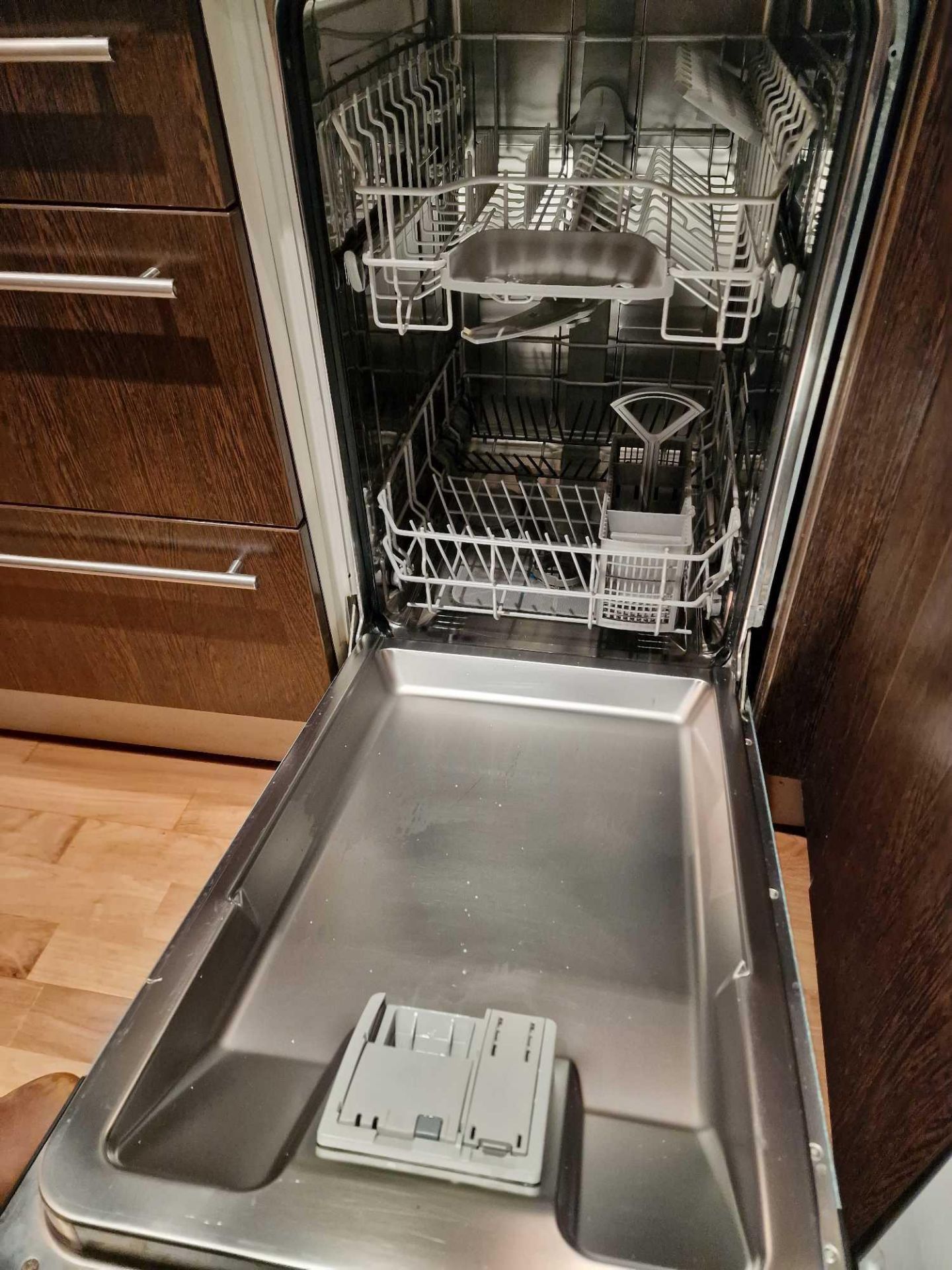 Siemens SD4P1S 10.0 Place settings integrated dishwasher 40 x 60 x 90cm (Room 1B) - Image 2 of 2