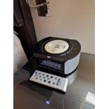 Roberts I Dream CRD-42 DAB/FM RDS digital stereo clock radio with I Pod dock (Room 3A)