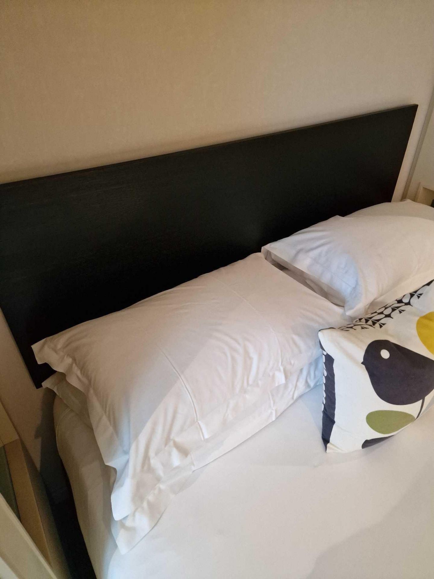 King Size bed, divan base and black ash headboard Cheval Residence mattress 1300 individually - Bild 4 aus 4