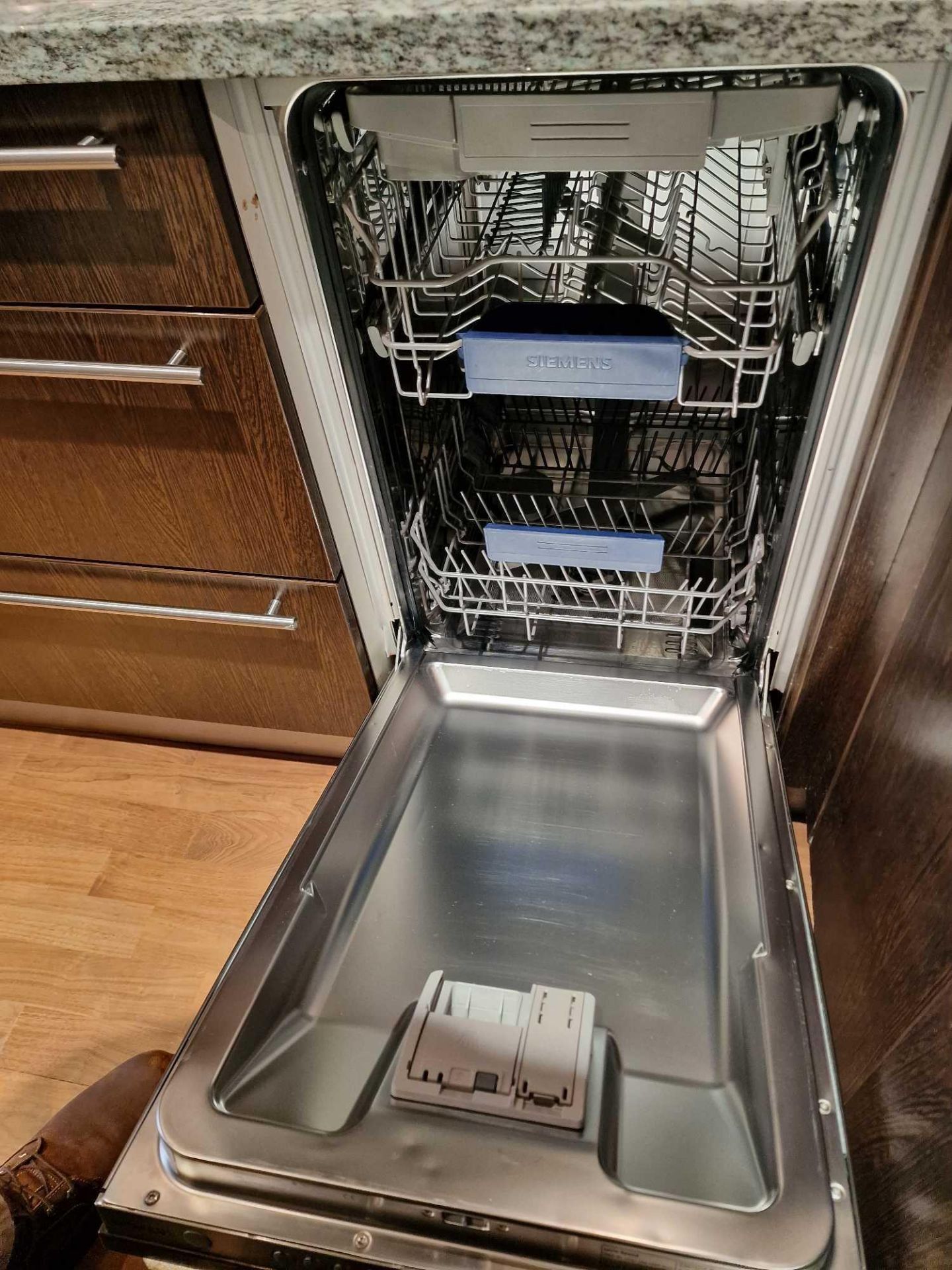 Siemens SD4P1S 10.0 Place settings integrated dishwasher 40 x 60 x 90cm (Room 2B) - Image 2 of 2
