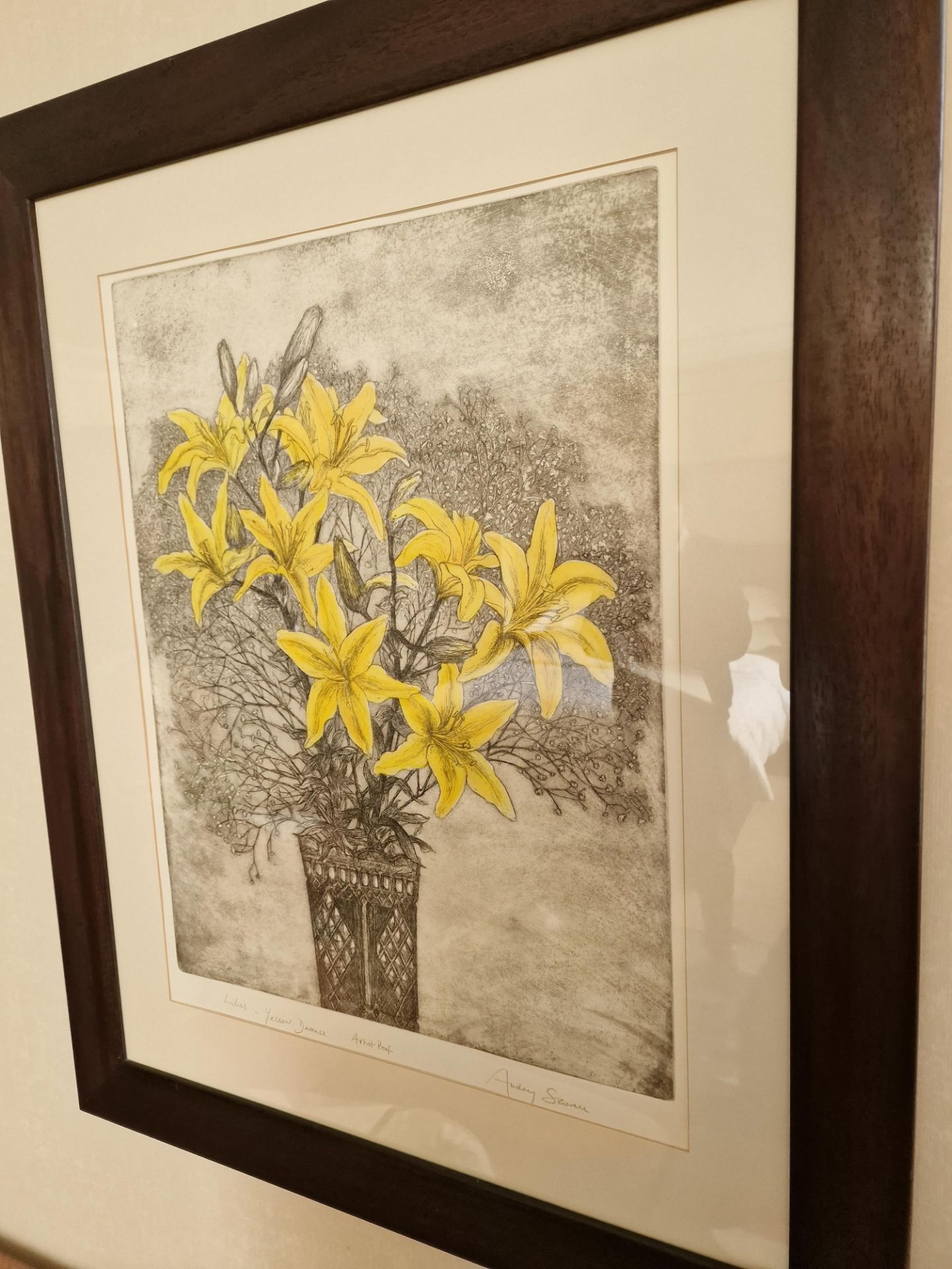 Audrey Scovell (British) framed art work titled Lillies Yellow Damask Artist Proof in walnut - Bild 2 aus 5