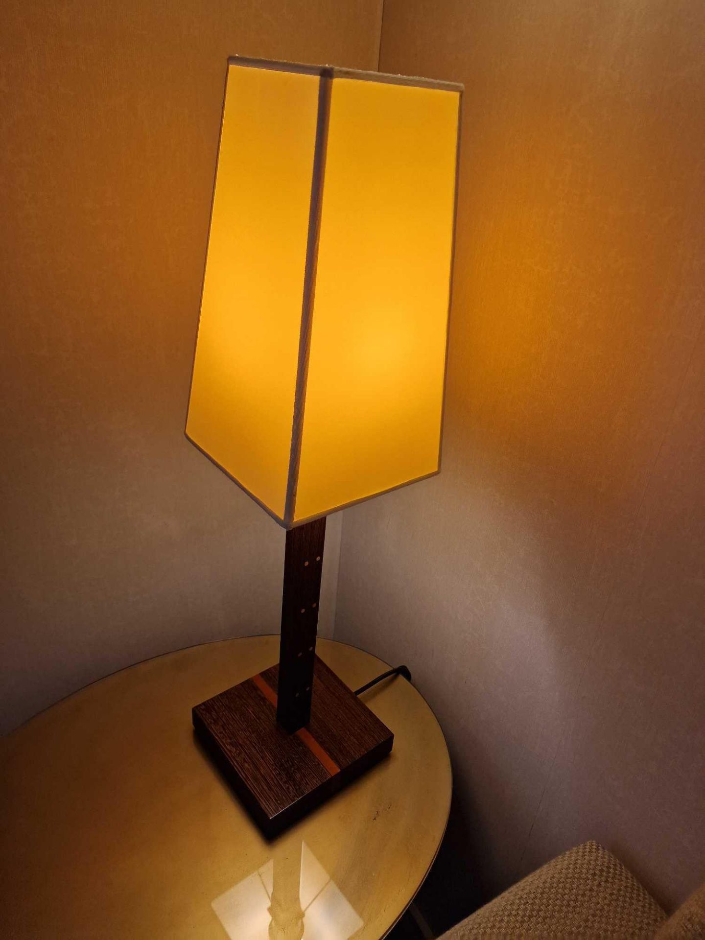 Promemoria table lamp wood column lamp with bronzed collar decoration on square base complete with - Bild 2 aus 2