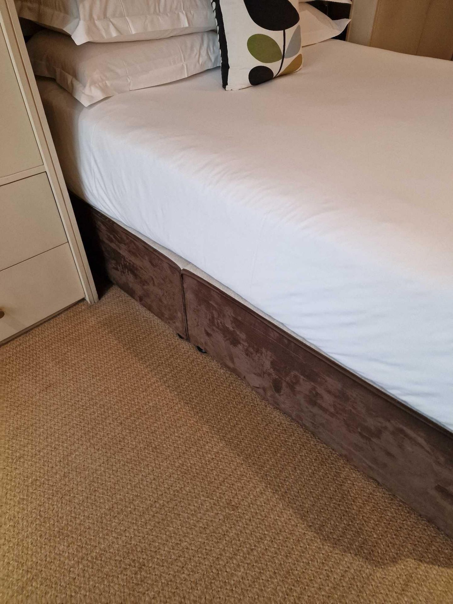 King Size bed, divan base and black ash headboard Cheval Residence mattress 1300 individually - Bild 3 aus 4