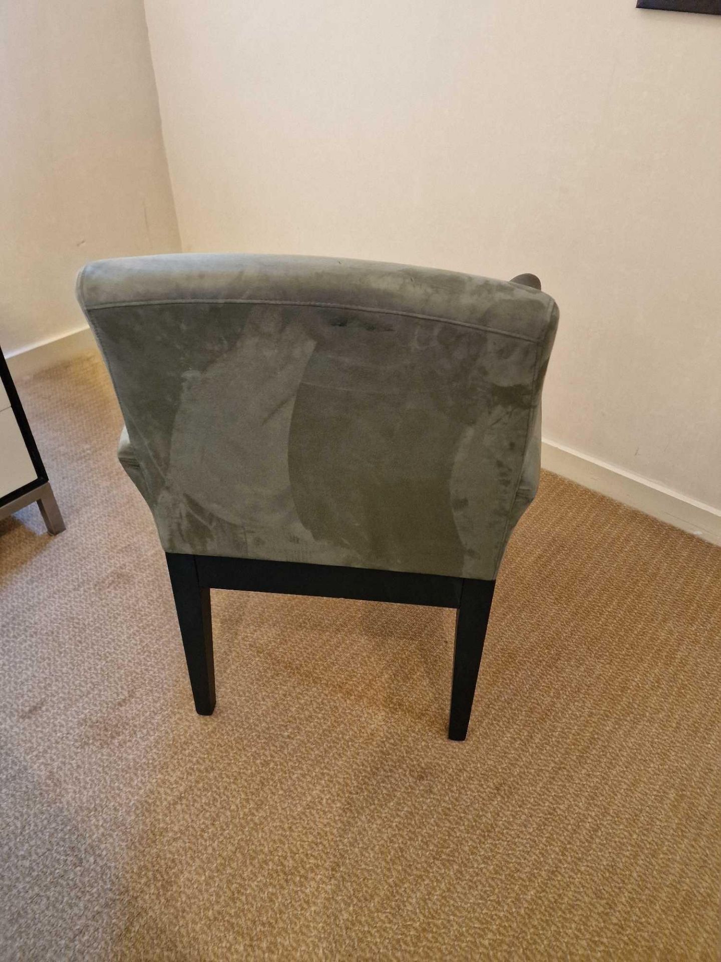 Accent chair upholstered in a suede effect grey leather on matt black wooden frame 64 x 44 x 85cm ( - Bild 3 aus 3