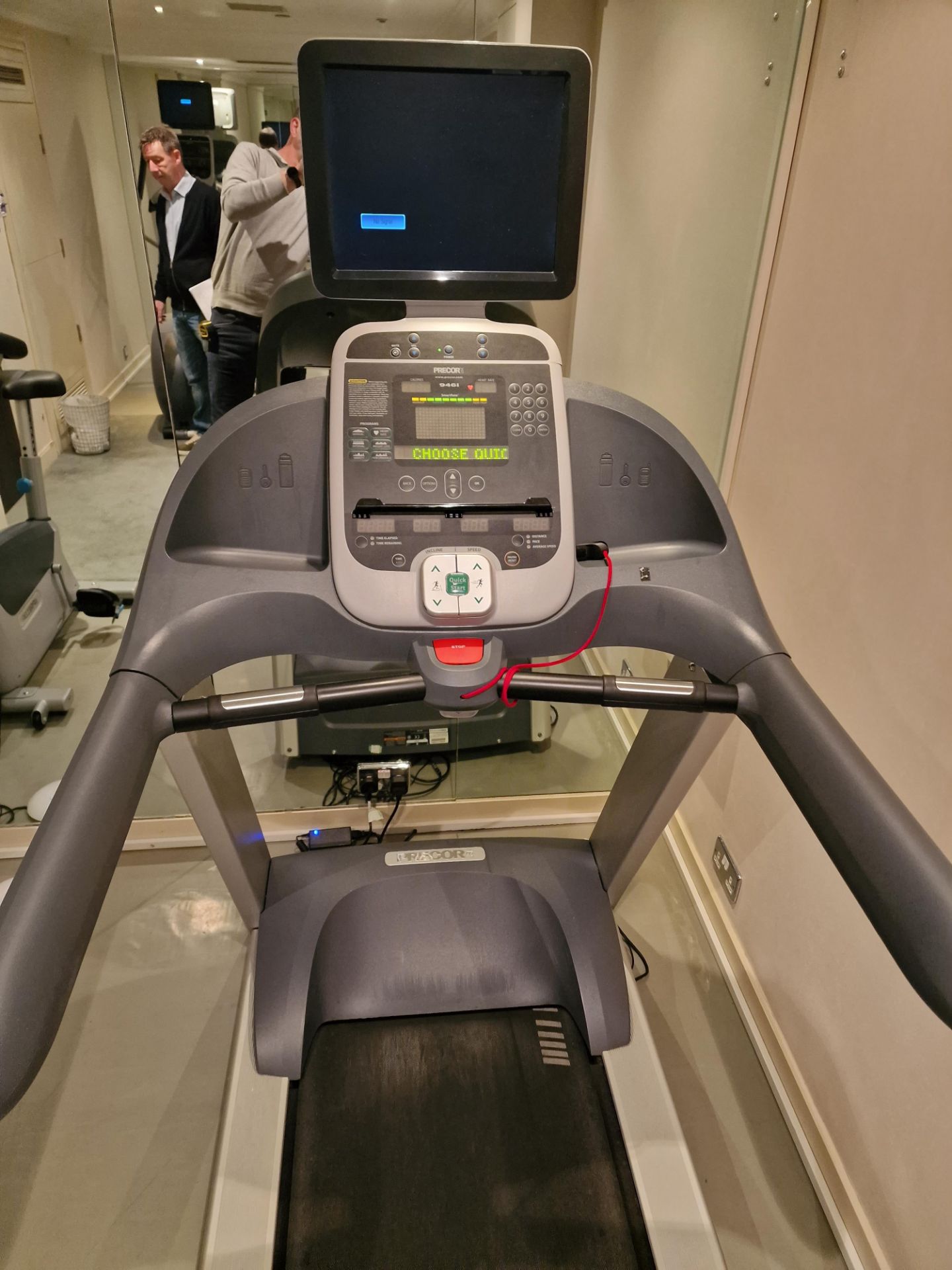 Precor 932/946i Commercial Experience Treadmill High style meets a low-impact workout in the 946i - Bild 4 aus 4