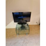 Samsung UE32C4000PWXXU 32 Inch Series 4 Ultra Slim HD Ready LED TV complete with a modern three tier