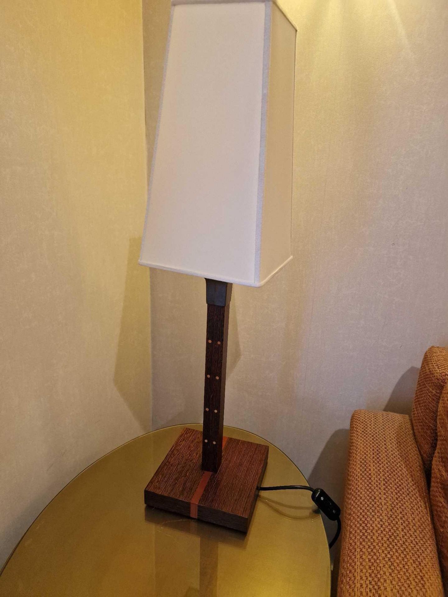 Promemoria table lamp wood column lamp with bronzed collar decoration on square base complete with - Bild 2 aus 2