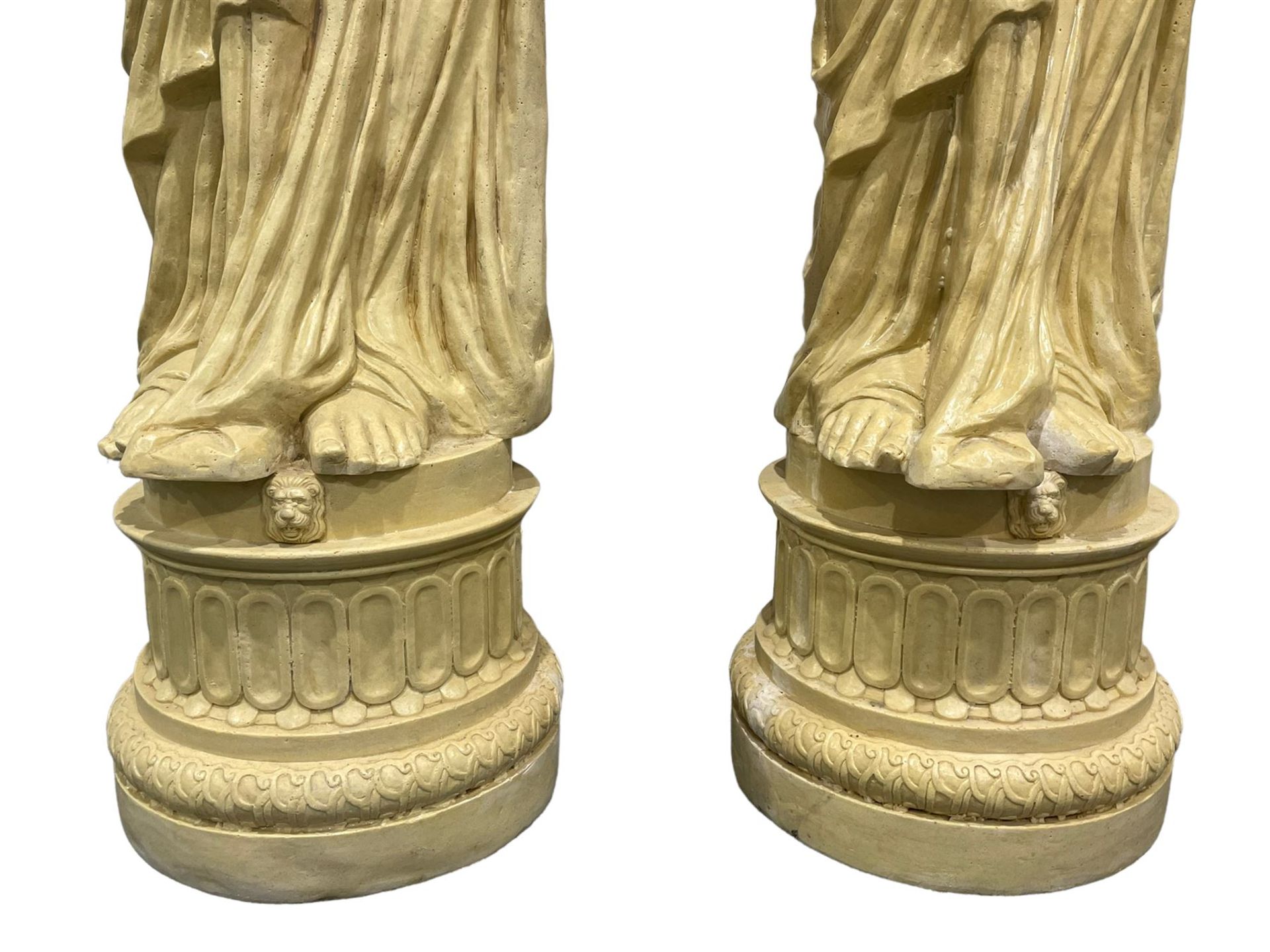 A Pair of Greek style caryatid columns, square top with gadroon underbelly, the semi-nude female - Bild 5 aus 7