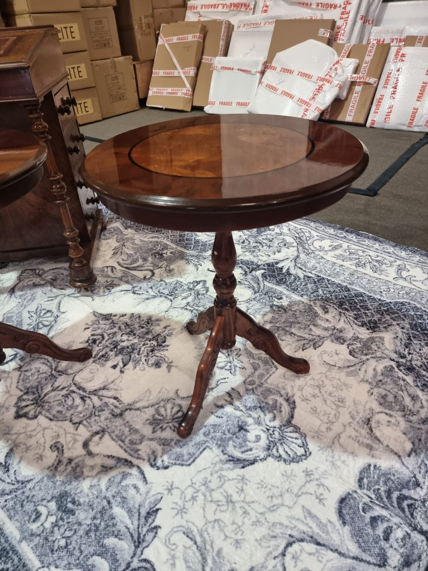 A Fine pair of walnut and satinwood wine tables Italian wine tables the circular inlaid top - Bild 8 aus 13