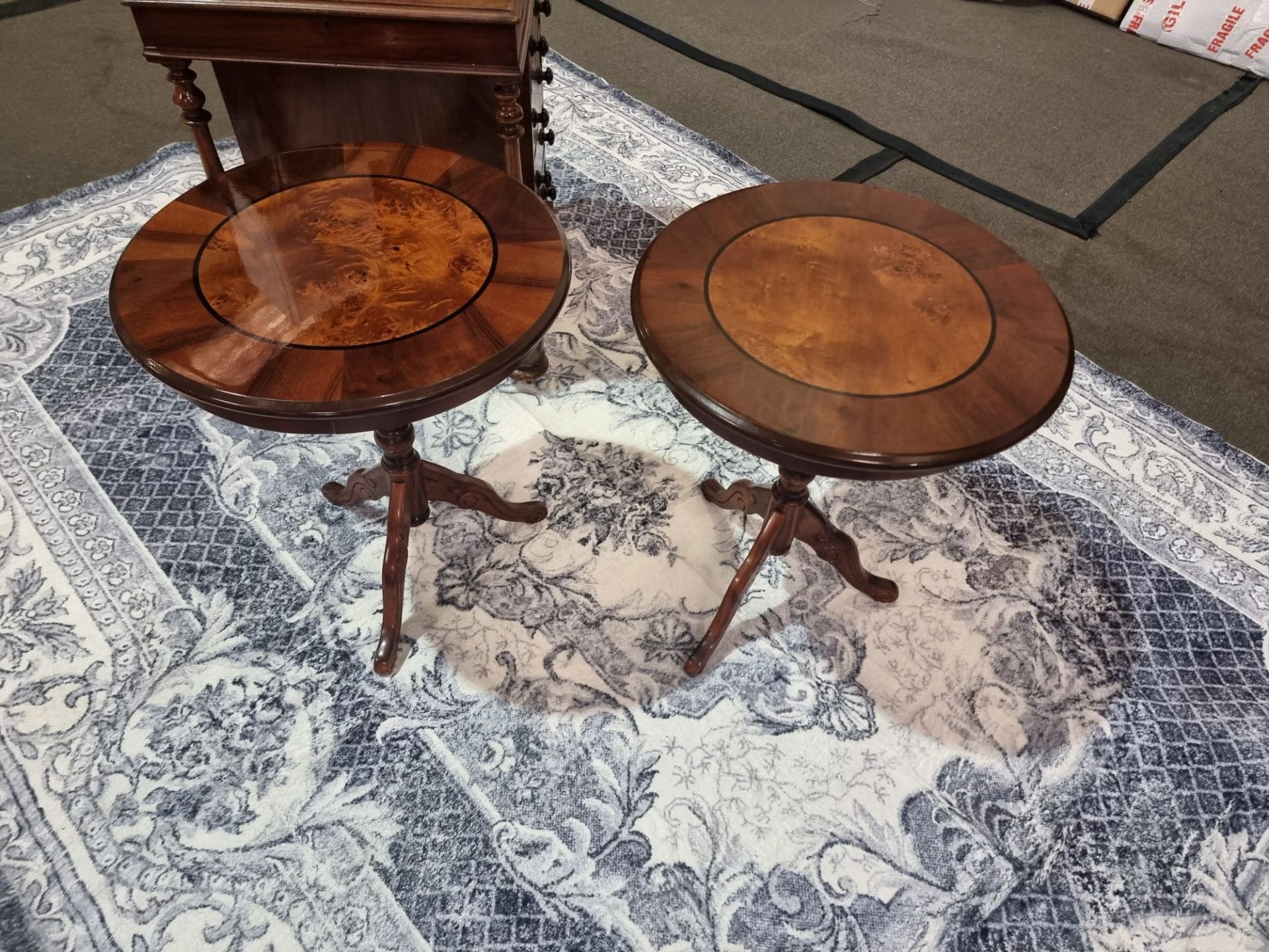A Fine pair of walnut and satinwood wine tables Italian wine tables the circular inlaid top - Bild 11 aus 13