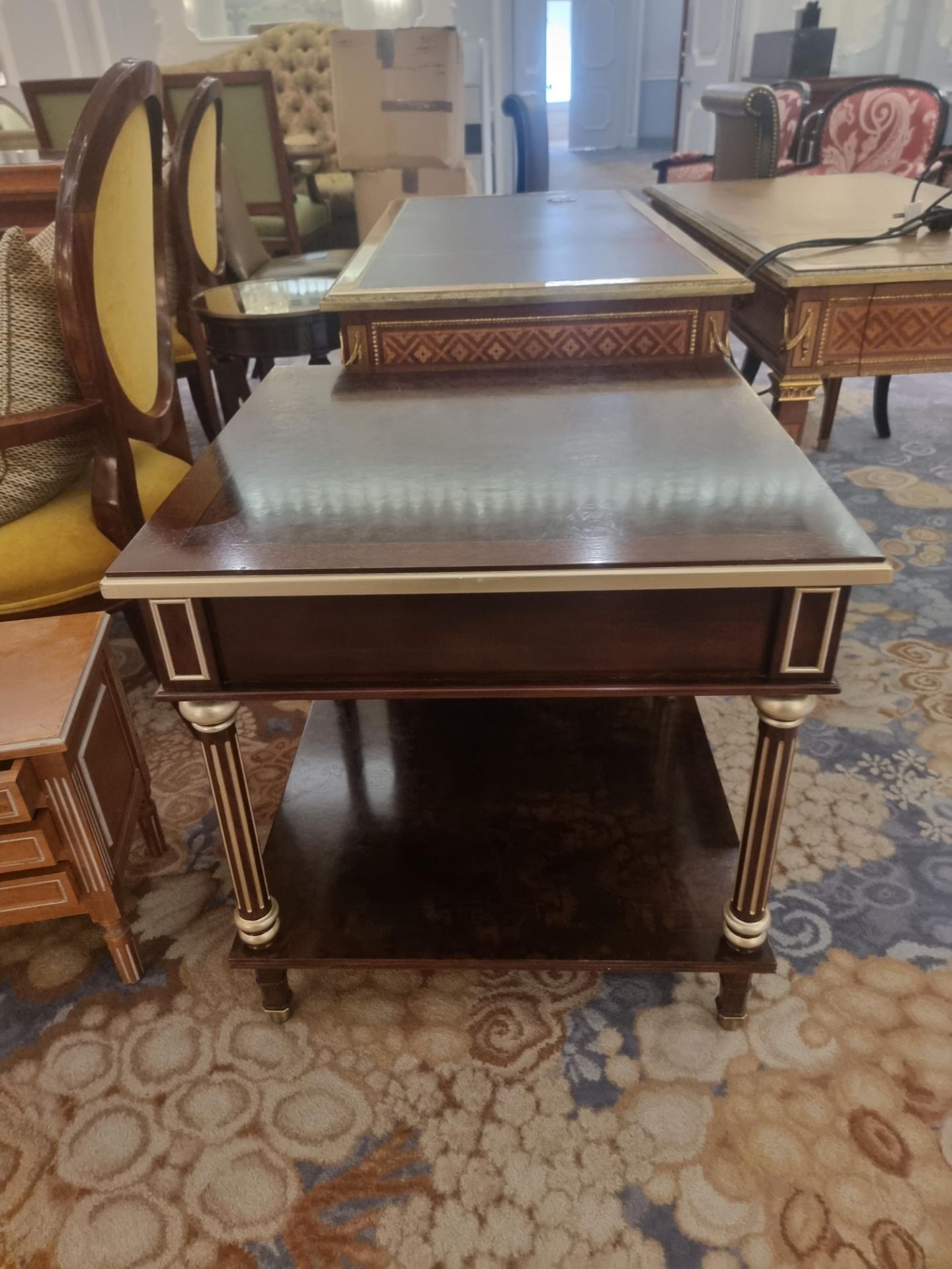 A Louis XVI Style Coffee Table In Walnut And Gilt 67cm x 67cm x 67cm - Bild 3 aus 3