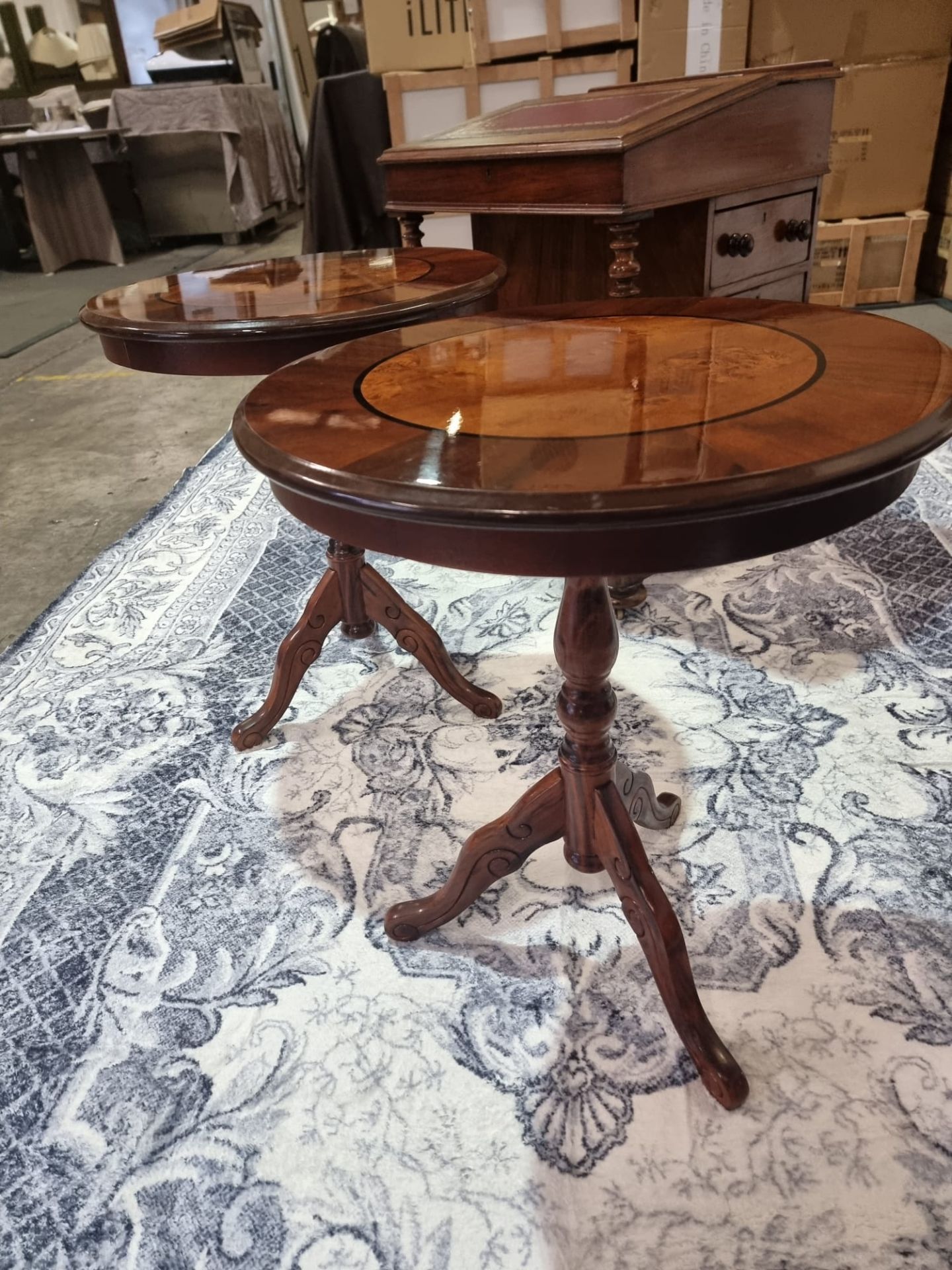 A Fine pair of walnut and satinwood wine tables Italian wine tables the circular inlaid top - Bild 6 aus 13