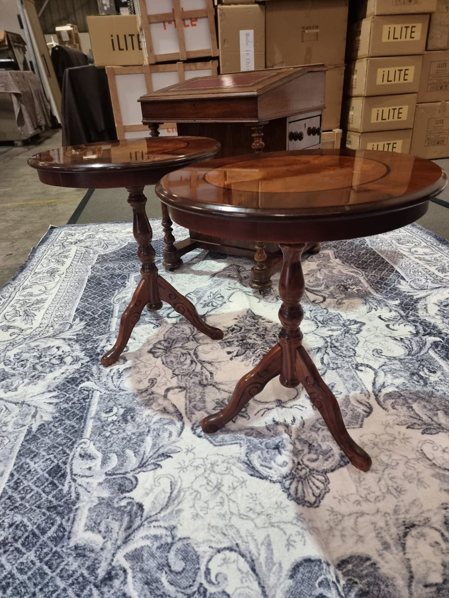 A Fine pair of walnut and satinwood wine tables Italian wine tables the circular inlaid top - Bild 5 aus 13