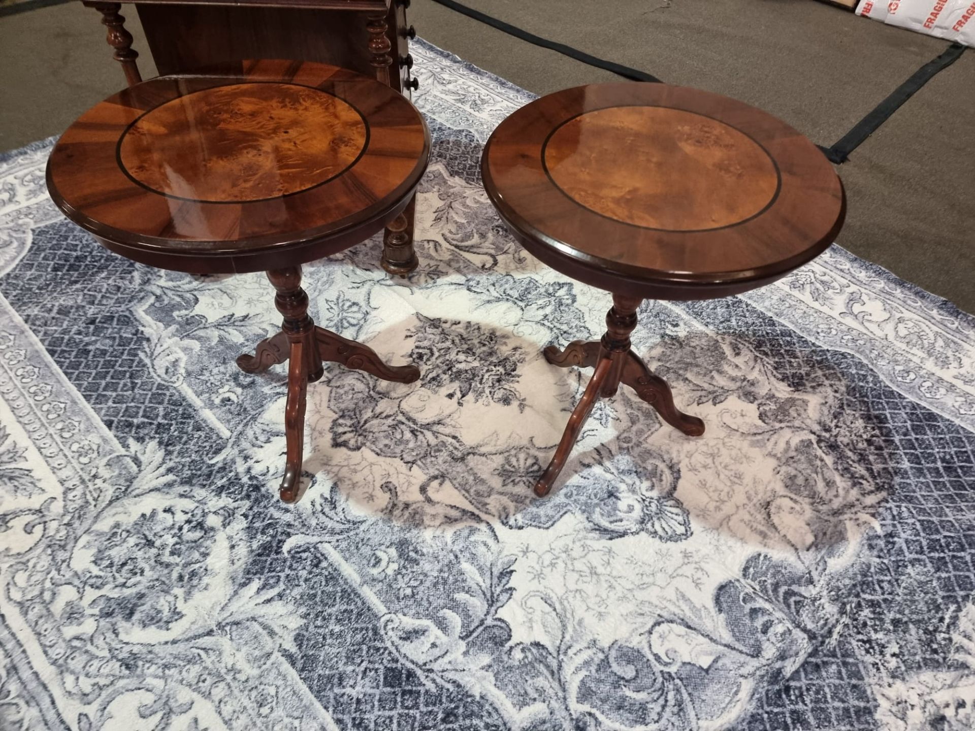 A Fine pair of walnut and satinwood wine tables Italian wine tables the circular inlaid top - Bild 12 aus 13