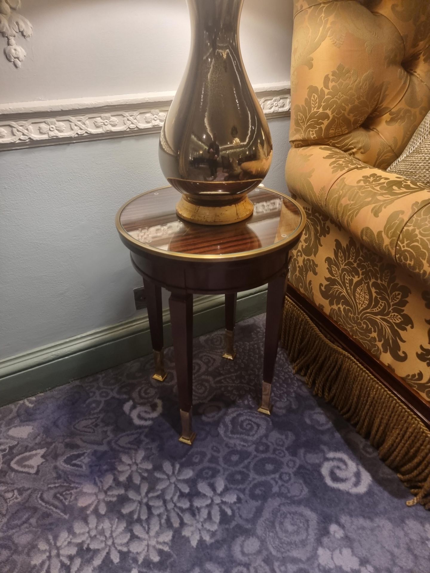 Circular Side Table Macassar Ebony With Glass Plate Top And Brass Trim Mounted On Tapering Legs With - Bild 3 aus 5